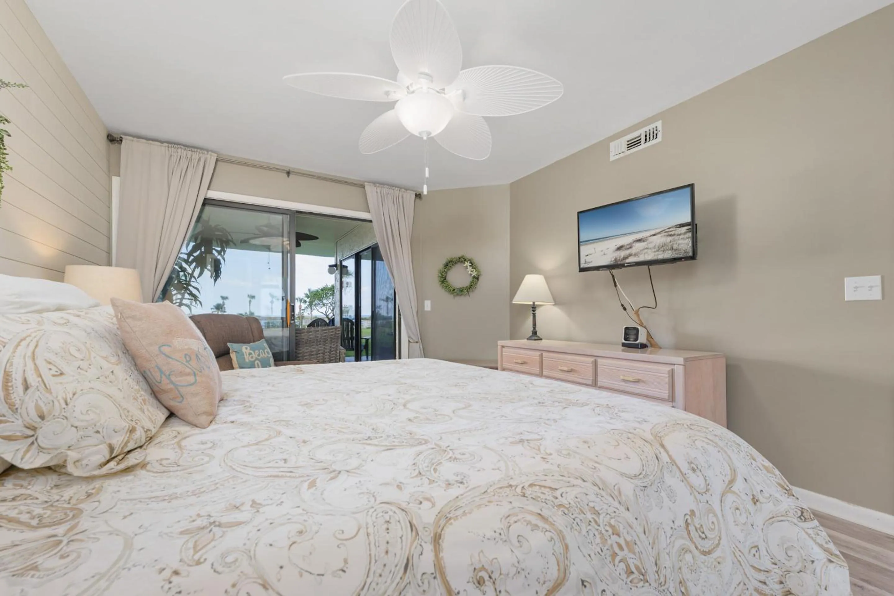 Property building, Bed in Colony Reef 3102
