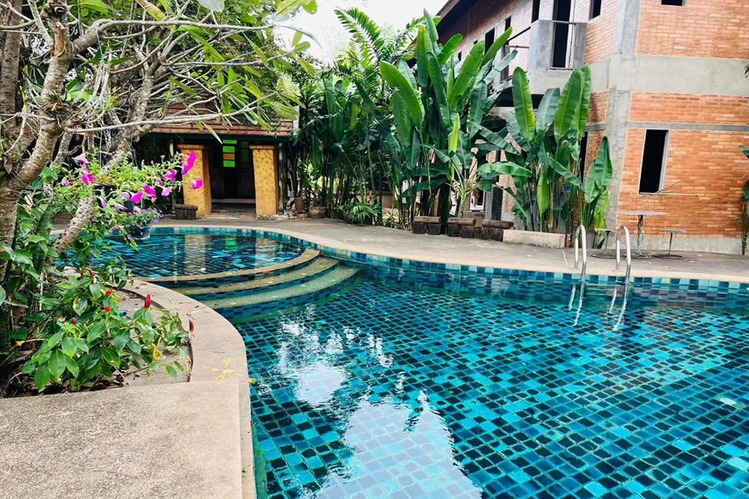 Swimming pool in Amethyst Hotel Chiang Mai
