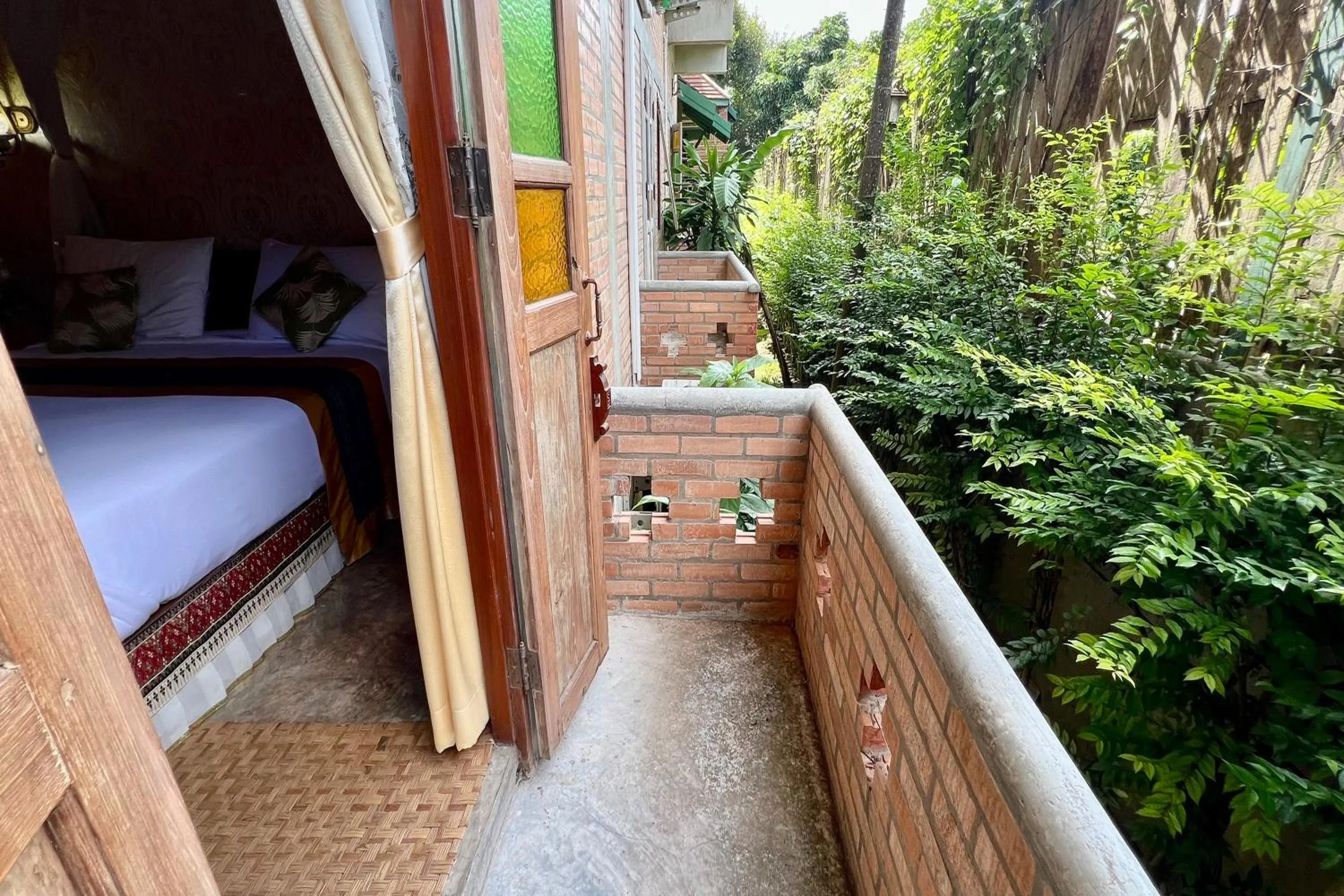 Balcony/Terrace, Bed in Amethyst Hotel Chiang Mai