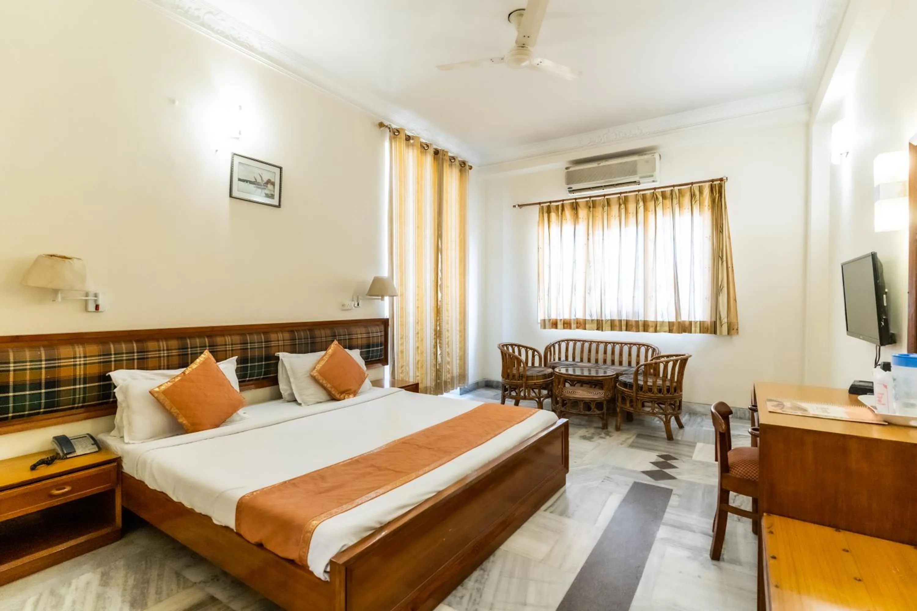 Bed in Hotel Kant Palace