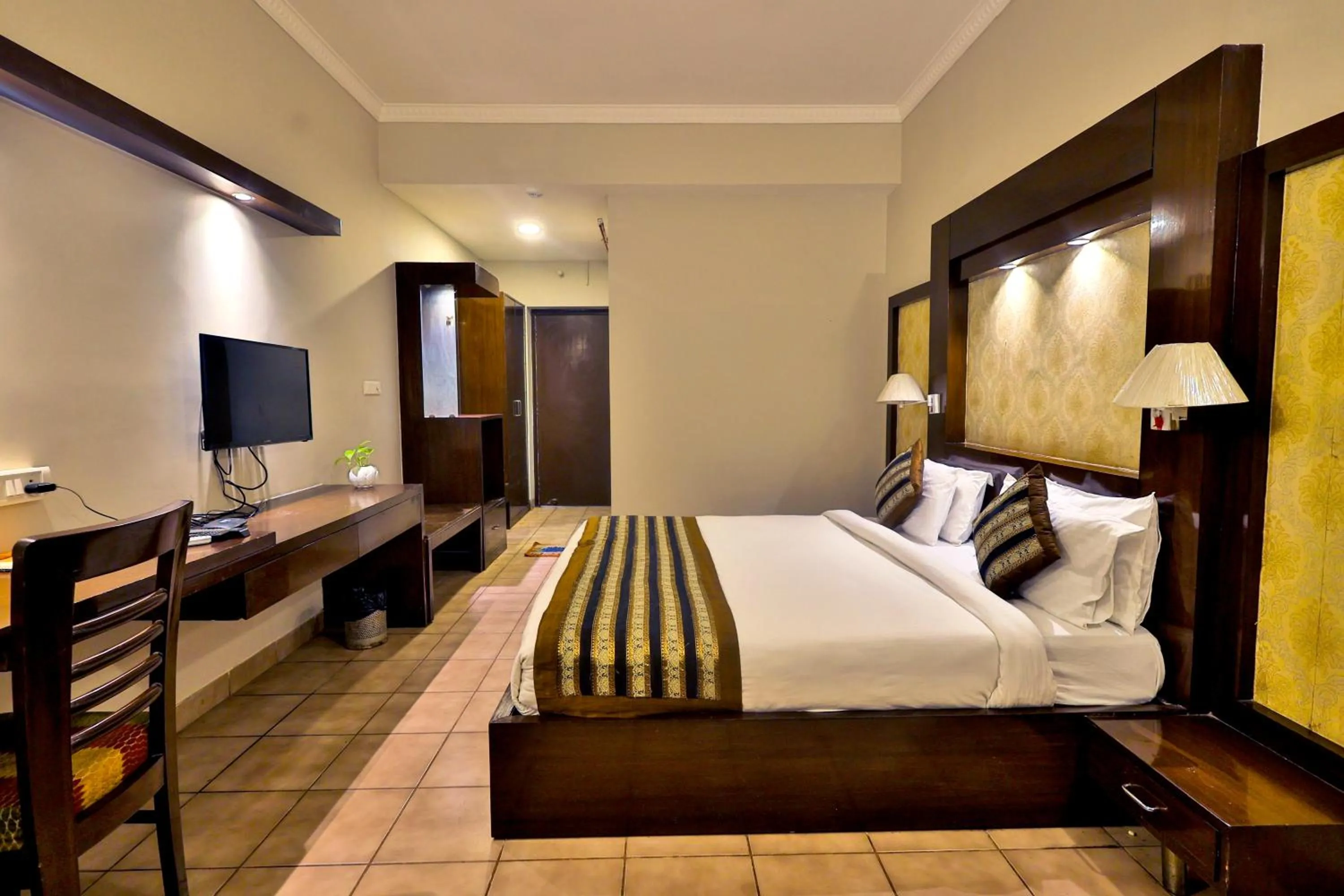 Photo of the whole room, Bed in Hotel Kant Palace