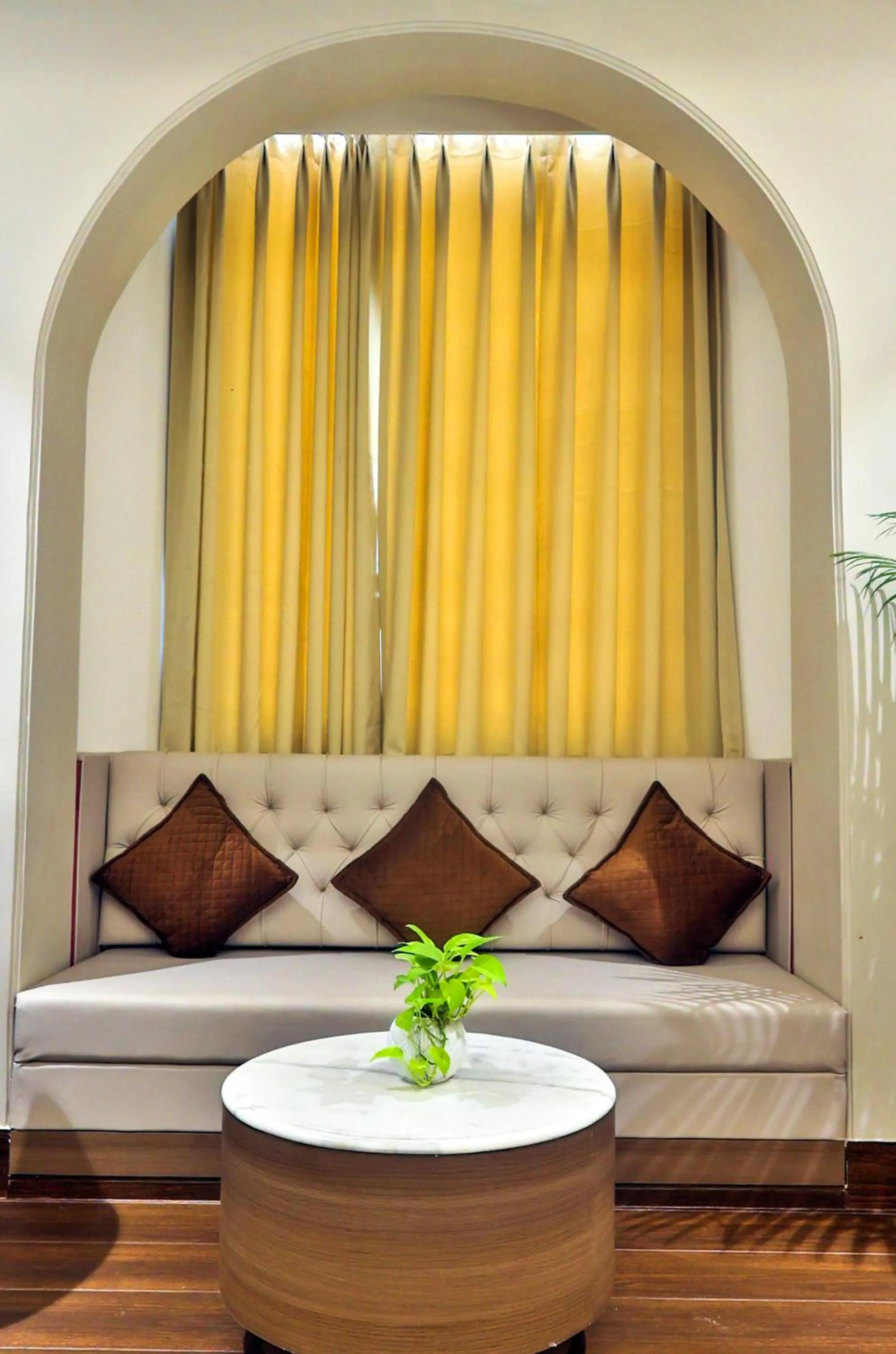 Bed in Hotel Kant Palace