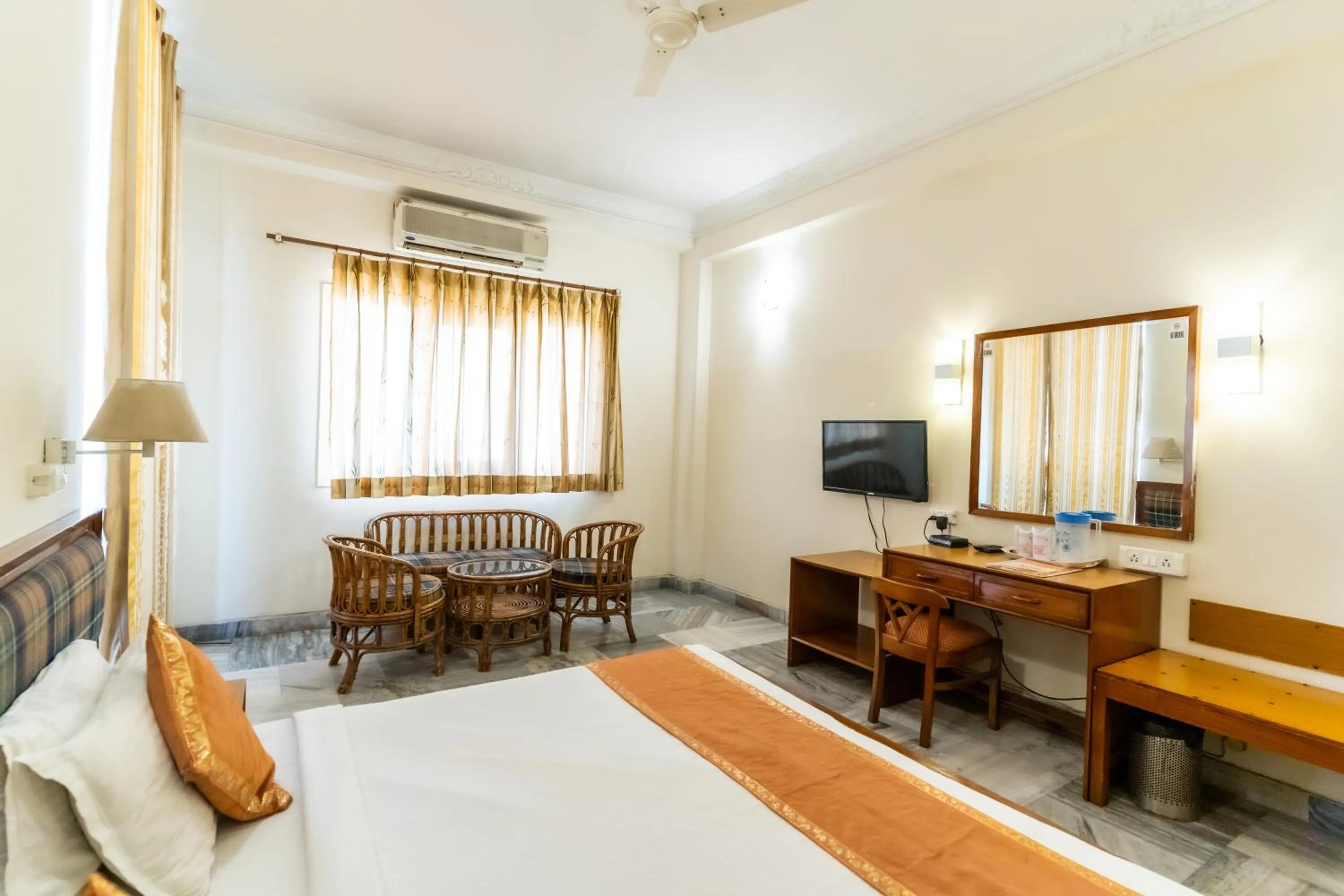 Bed in Hotel Kant Palace