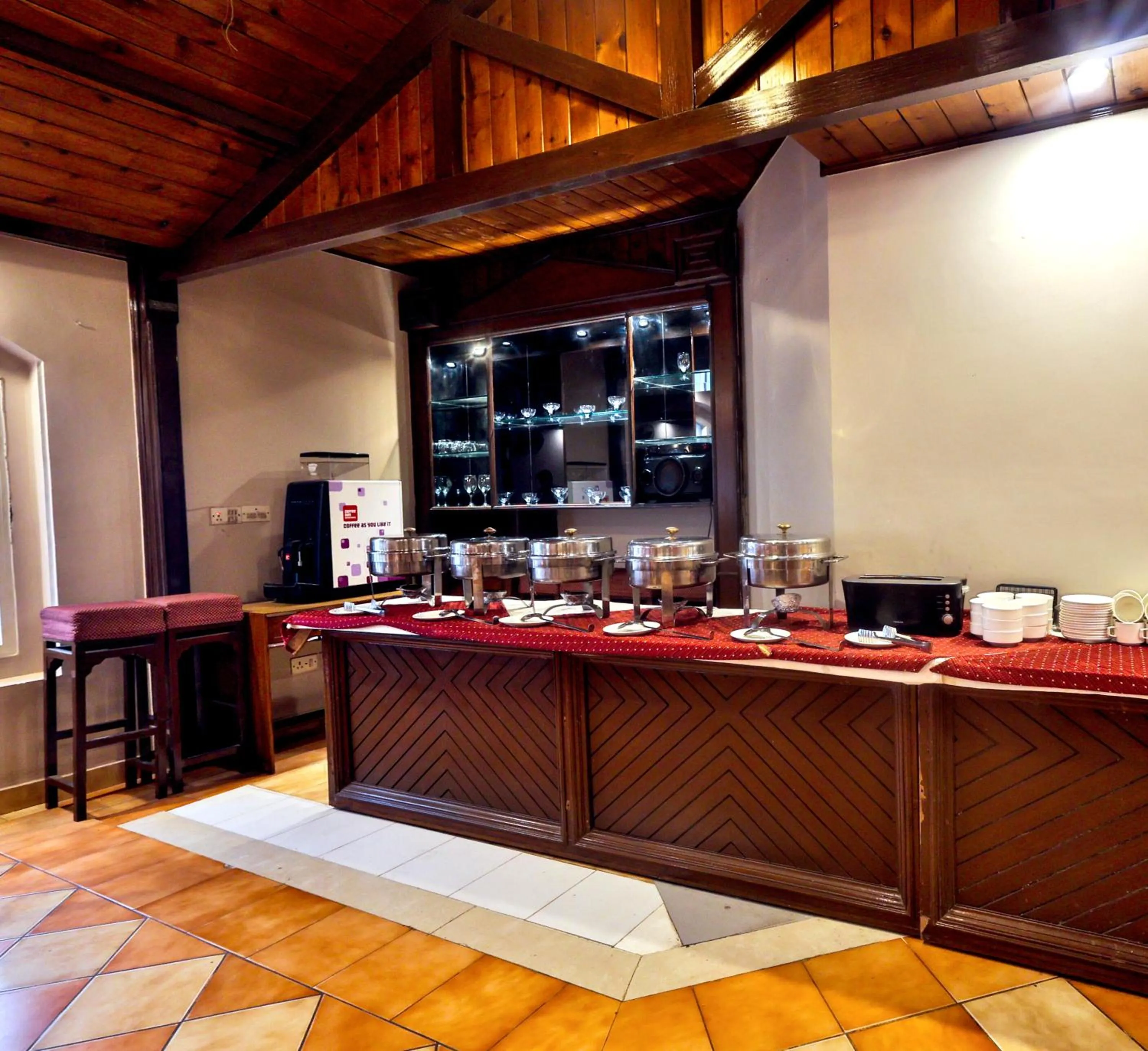 Restaurant/places to eat in Hotel Kant Palace