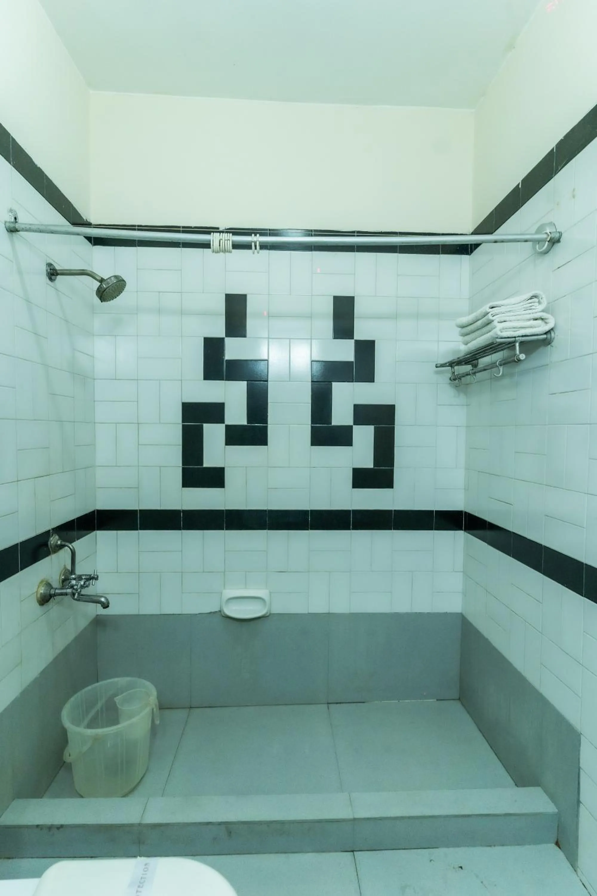 Shower in Hotel Kant Palace