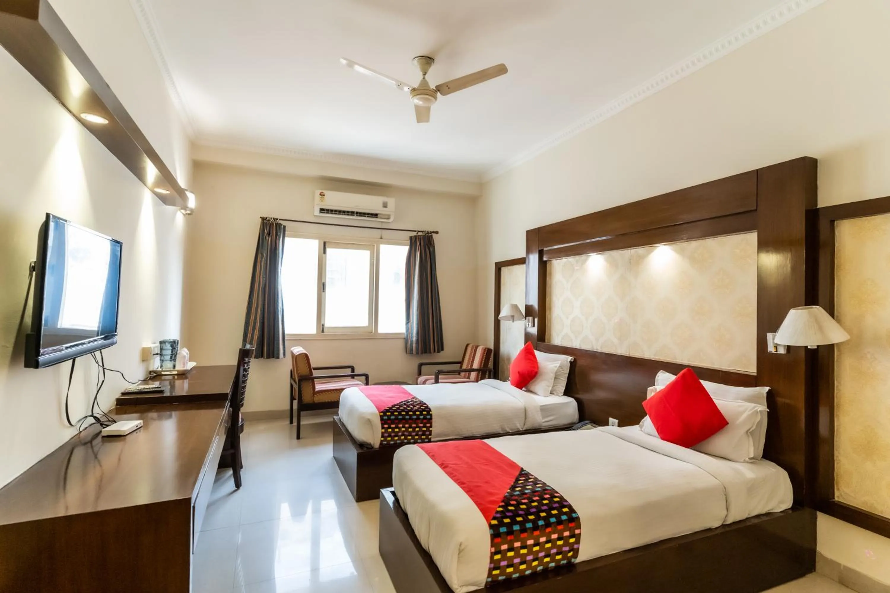 Bed in Hotel Kant Palace