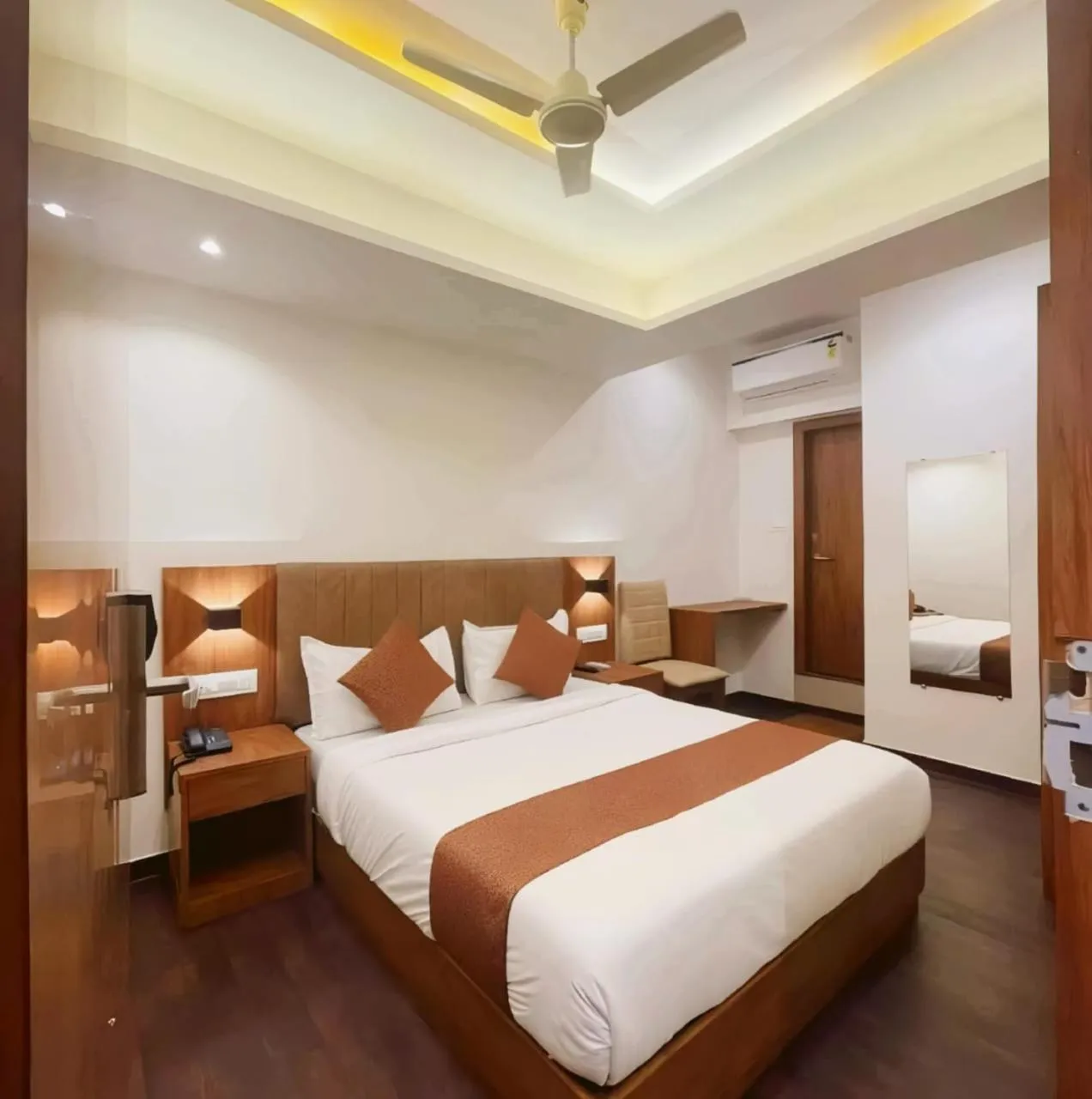 Photo of the whole room, Bed in HOTEL BLACK BURN