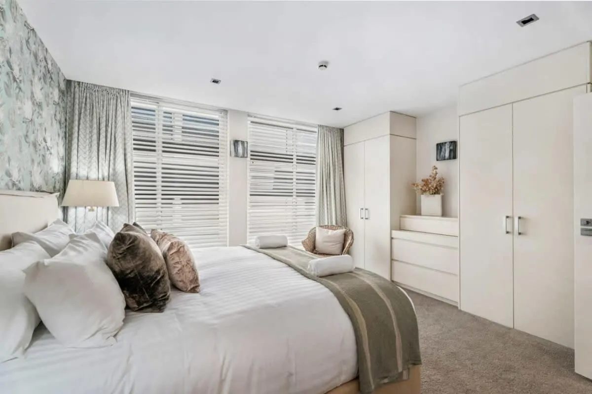 Pembroke Luxury Apartment