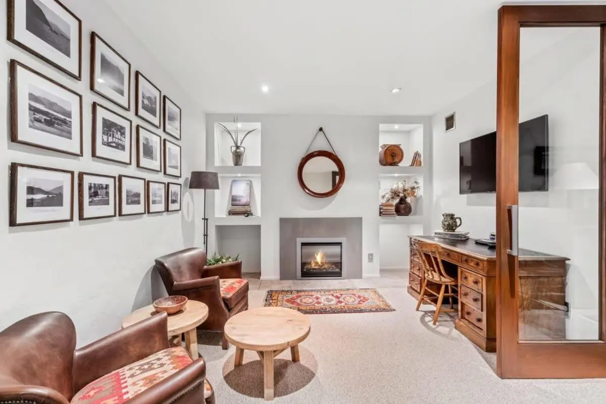 Pembroke Luxury Apartment