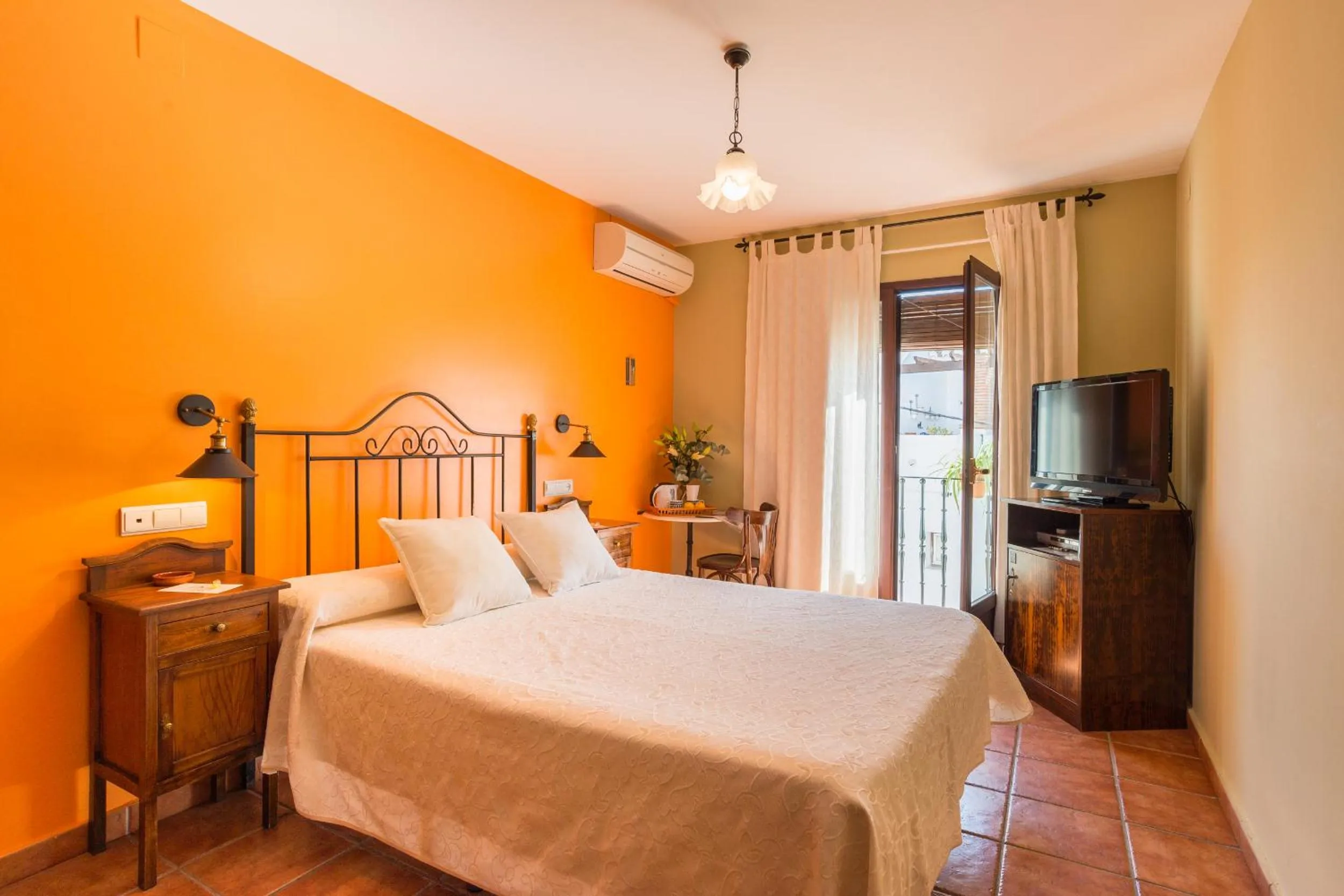 Photo of the whole room, Bed in Hostal El Escudo de Mijas