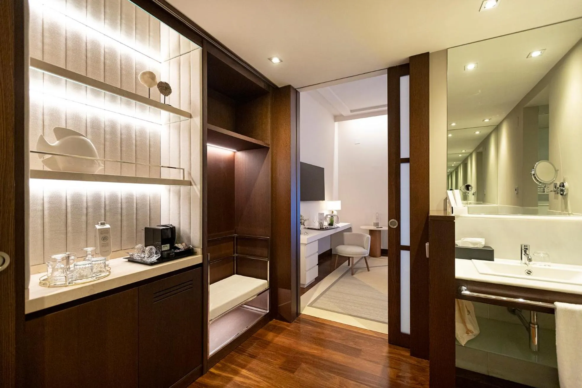 Photo of the whole room in Hospes Amérigo, Alicante, a Member of Design Hotels