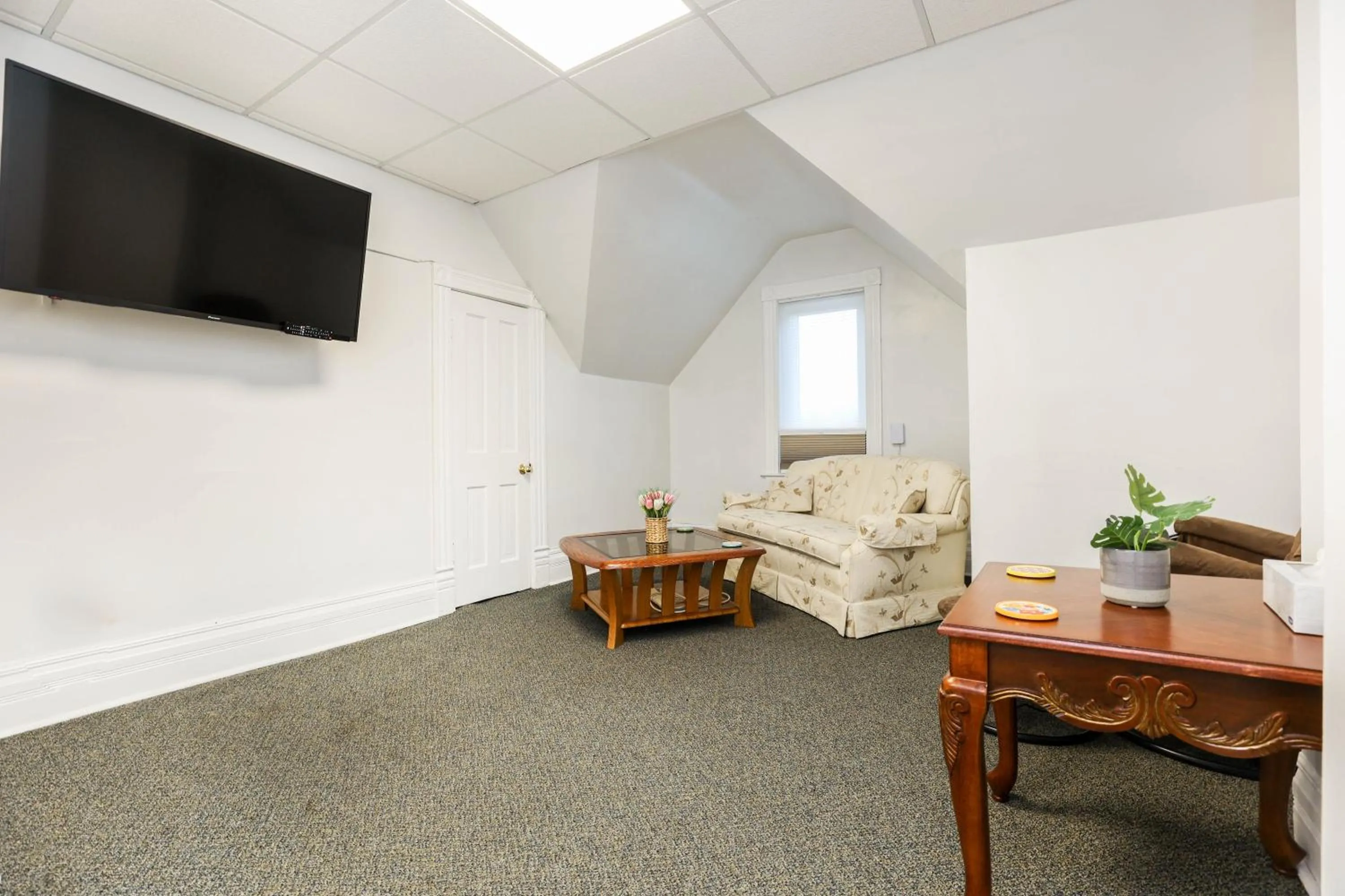 Seating area in Wolseley the heart of the city !