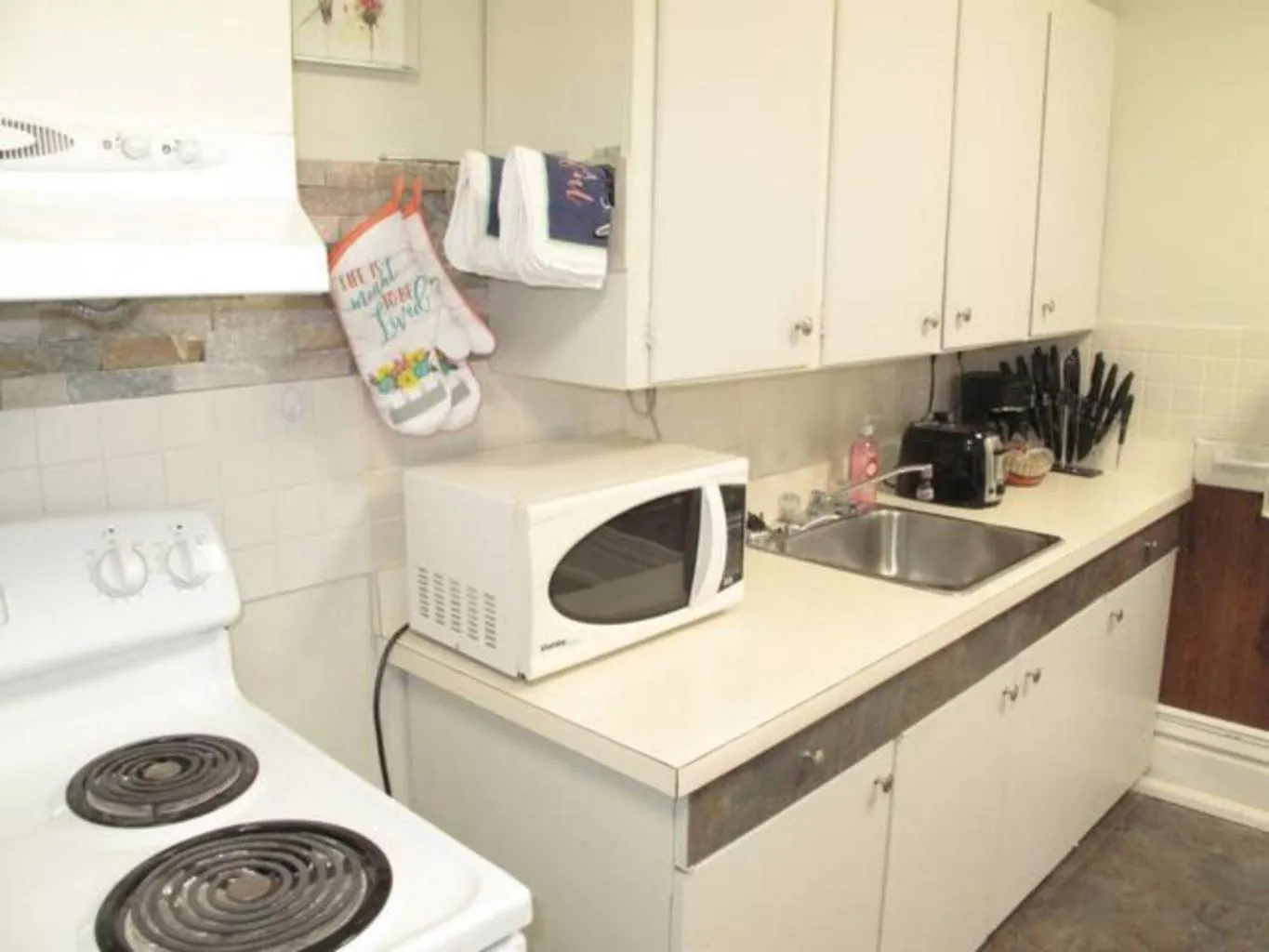 Kitchen or kitchenette in Wolseley the heart of the city !