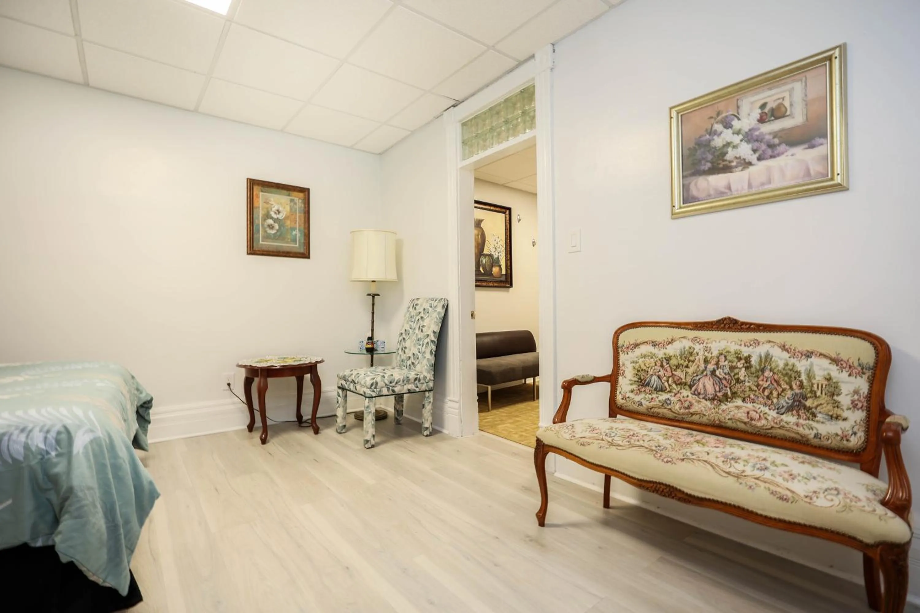 Bedroom, Bed in Wolseley the heart of the city !