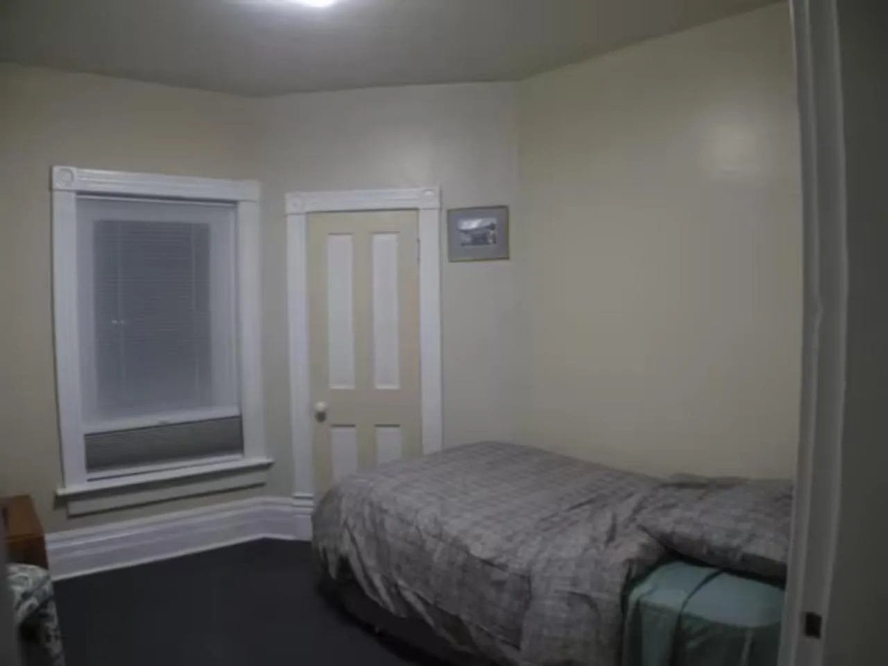 Bedroom, Bed in Wolseley the heart of the city !