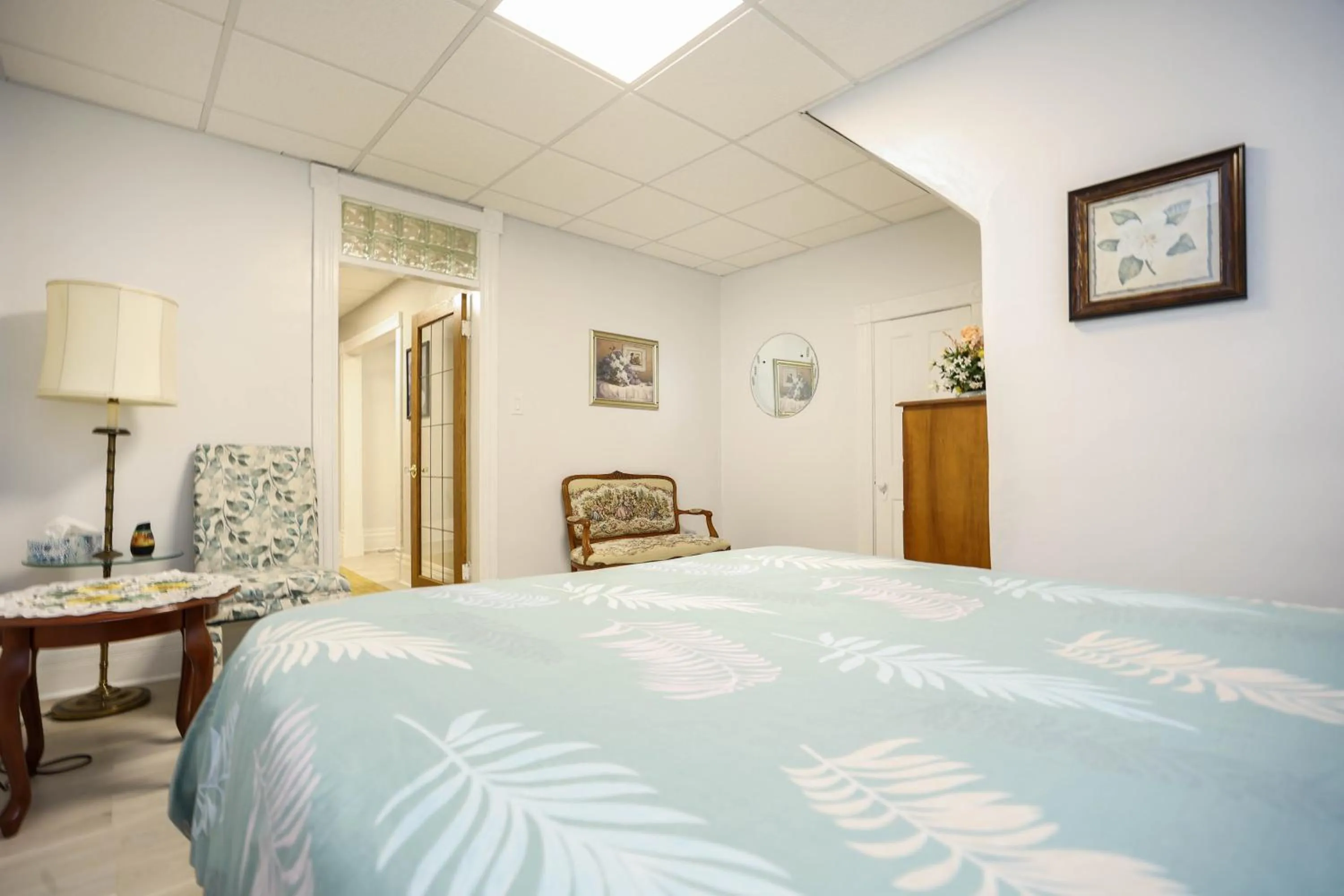 Bedroom, Bed in Wolseley the heart of the city !