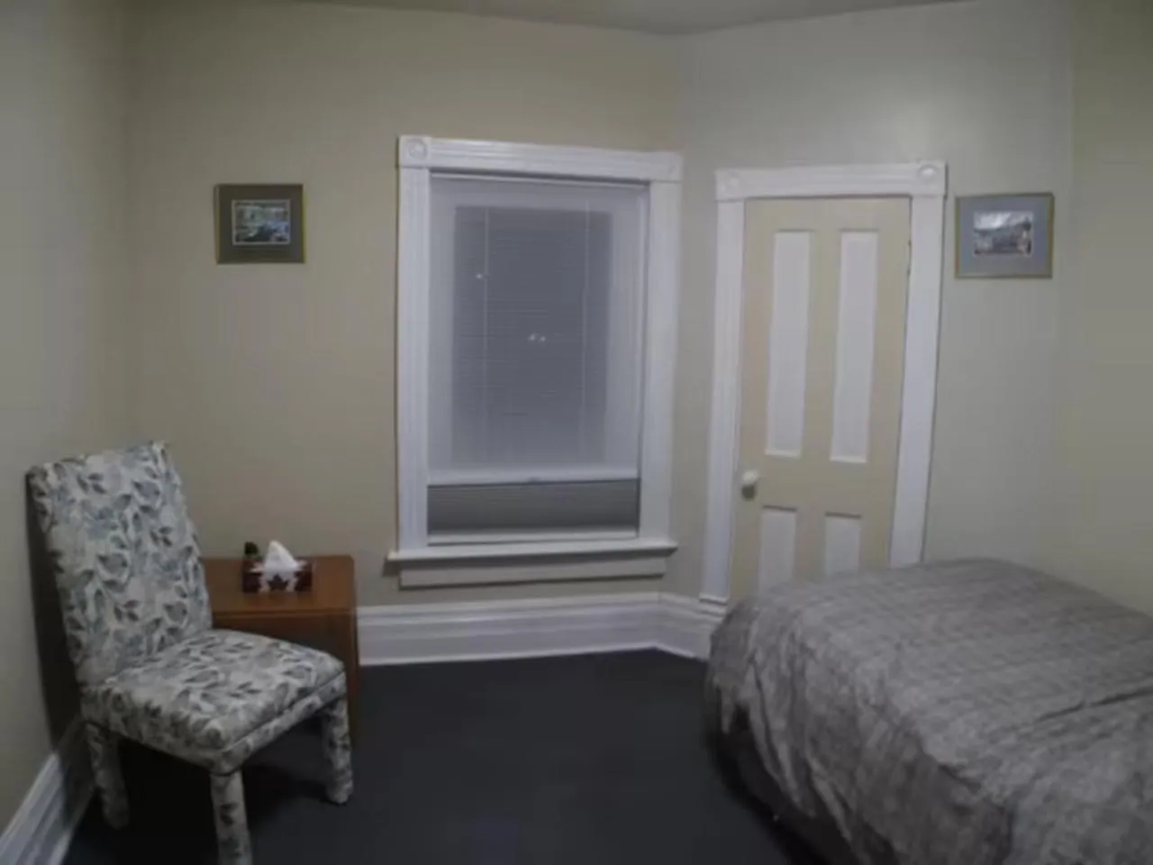 Bedroom, Bed in Wolseley the heart of the city !