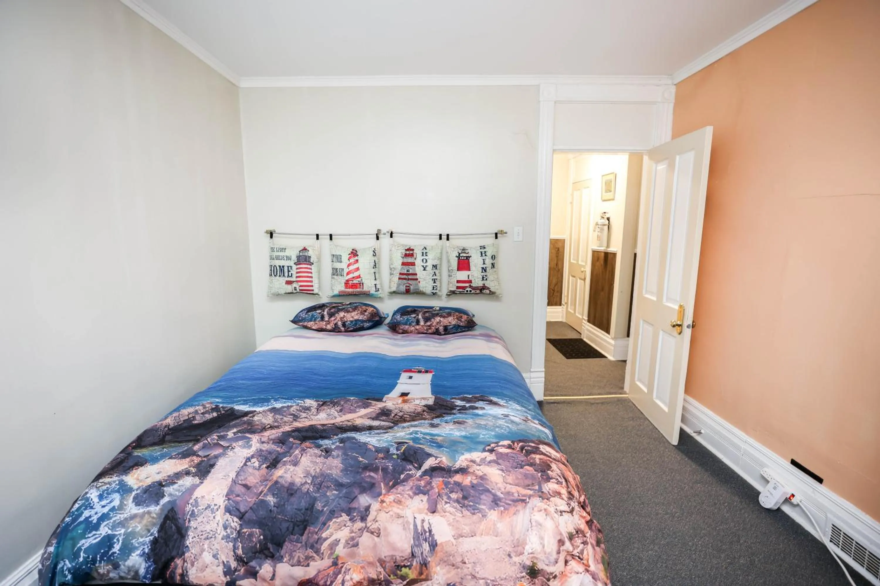 Bedroom, Bed in Wolseley the heart of the city !