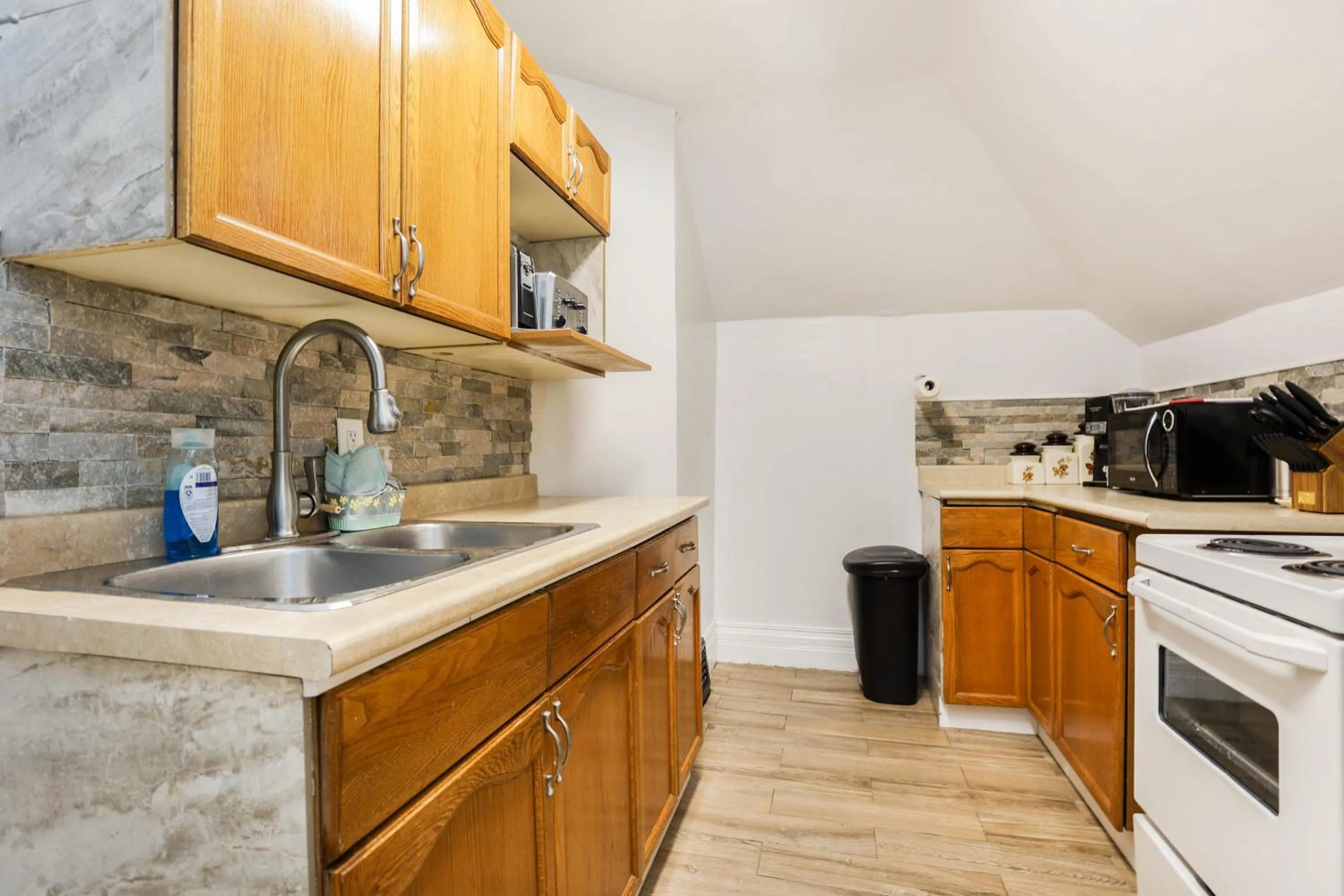 Kitchen or kitchenette in Wolseley the heart of the city !