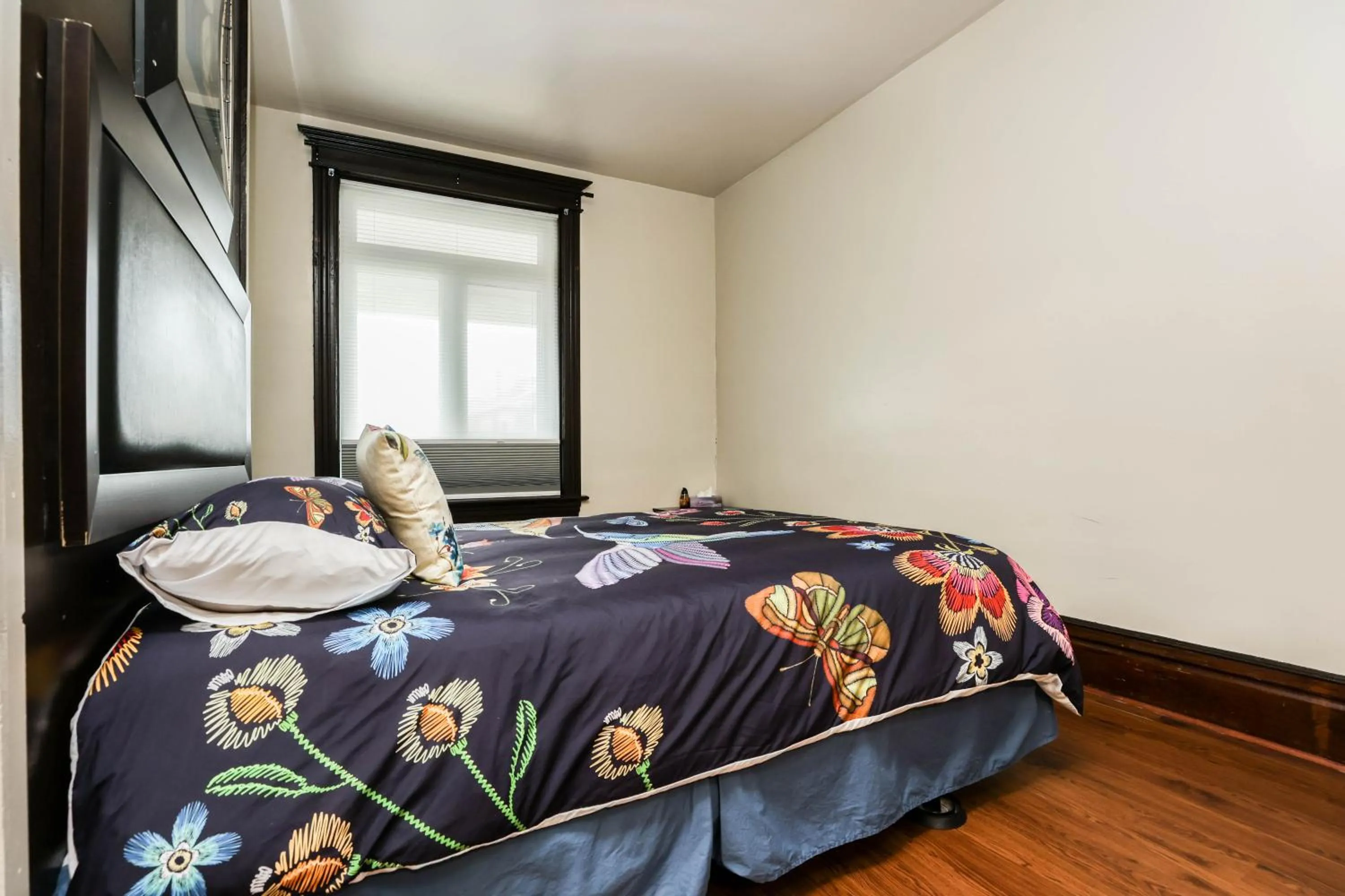 Bedroom, Bed in Wolseley the heart of the city !