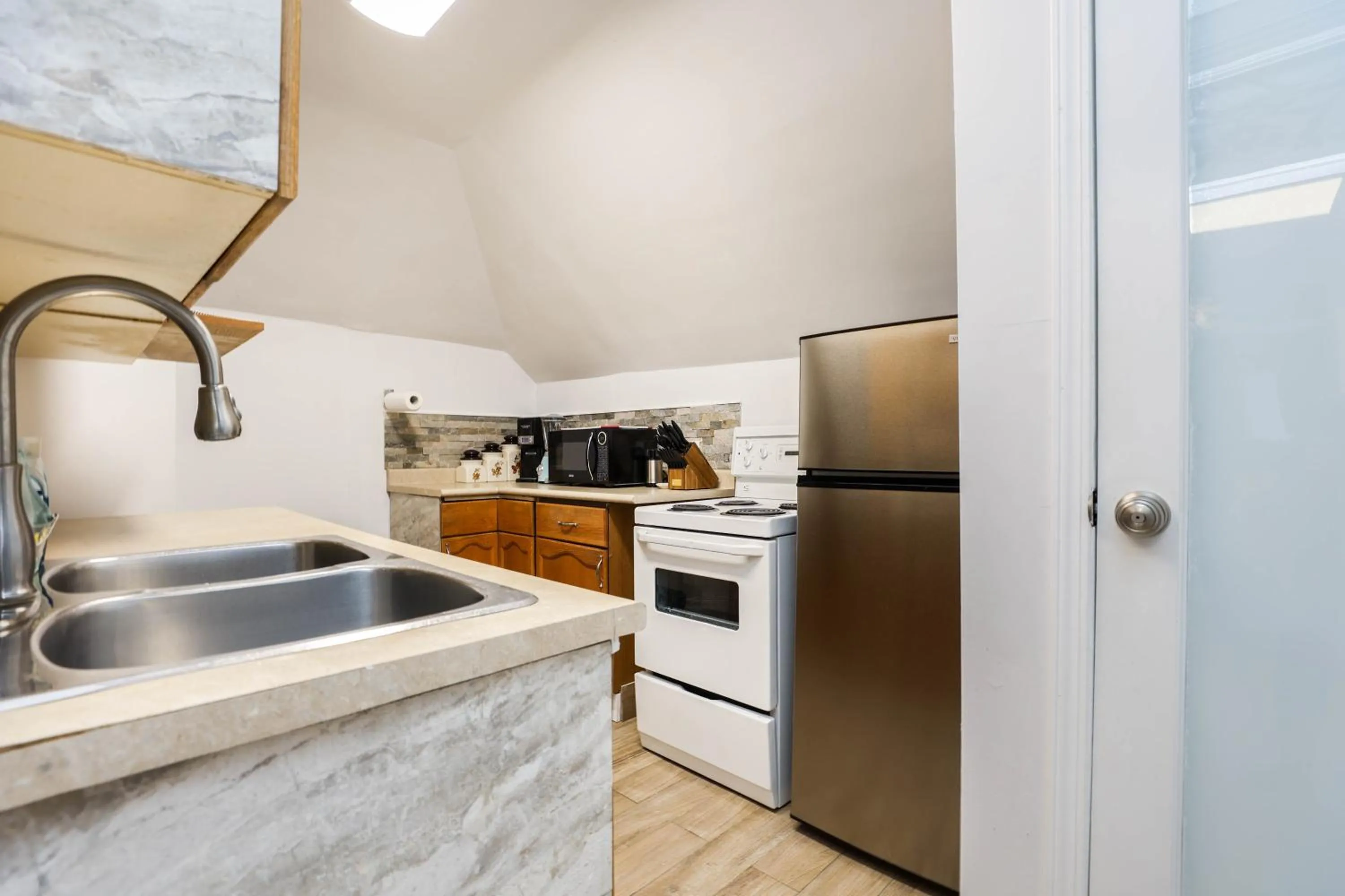 Kitchen or kitchenette in Wolseley the heart of the city !