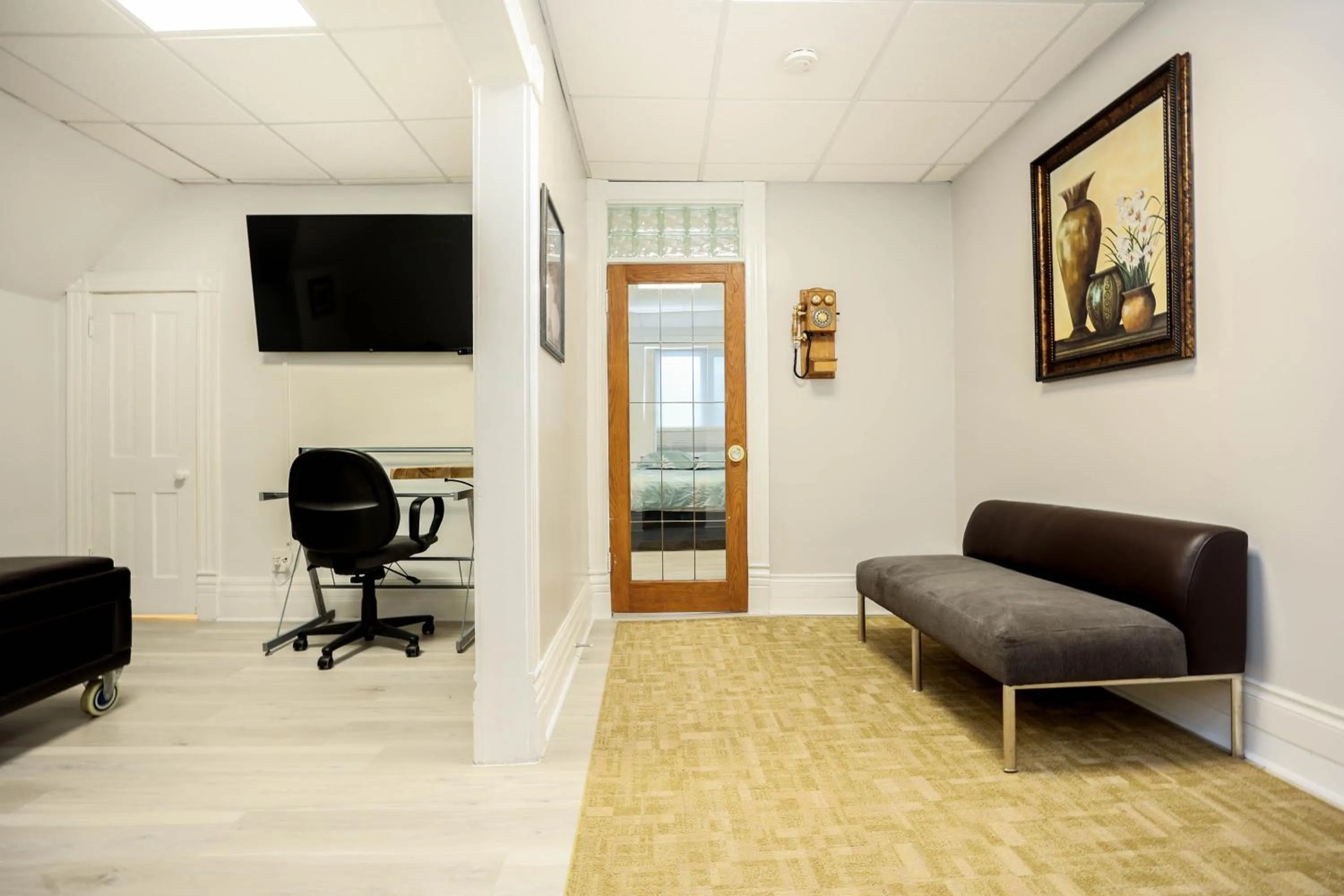 Facade/entrance in Wolseley the heart of the city !