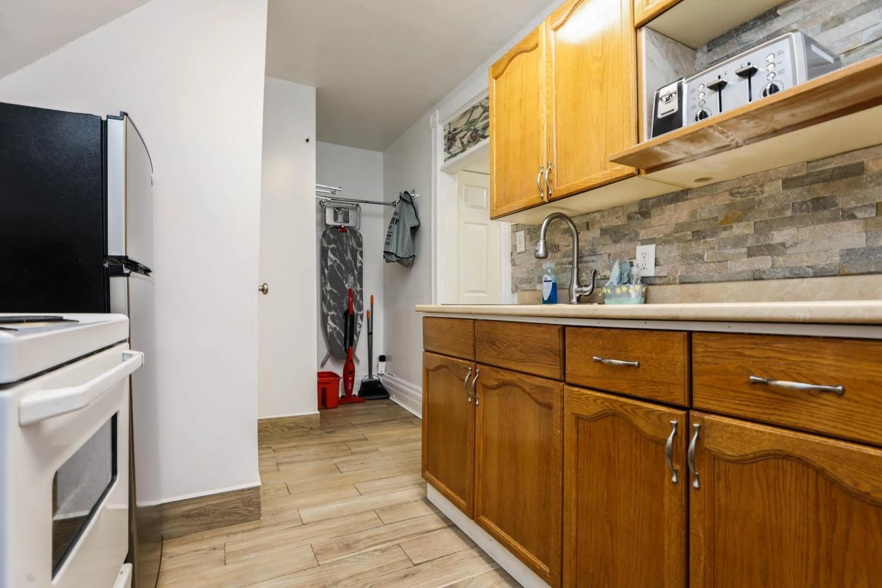 Kitchen or kitchenette in Wolseley the heart of the city !