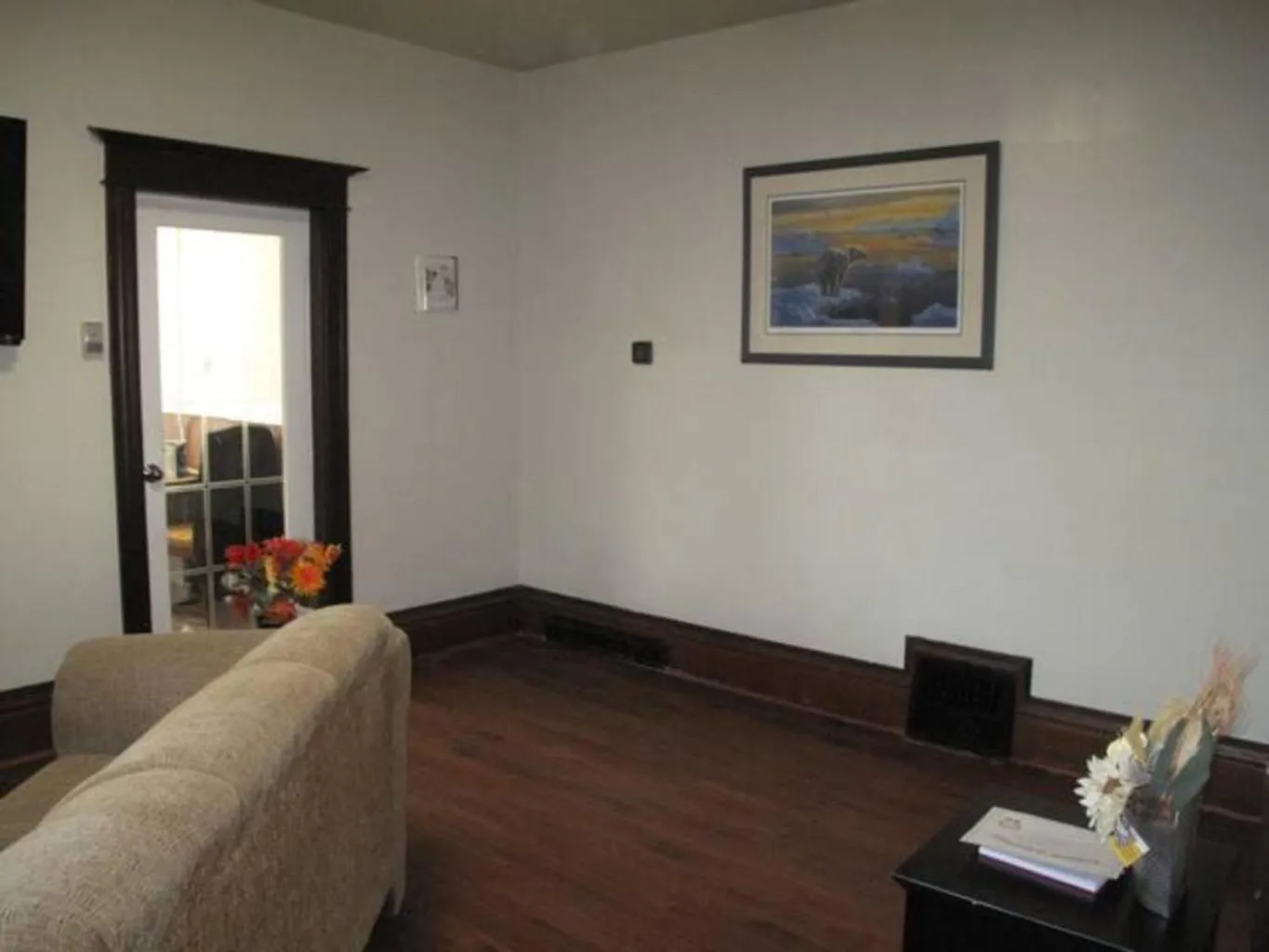 Seating area in Wolseley the heart of the city !