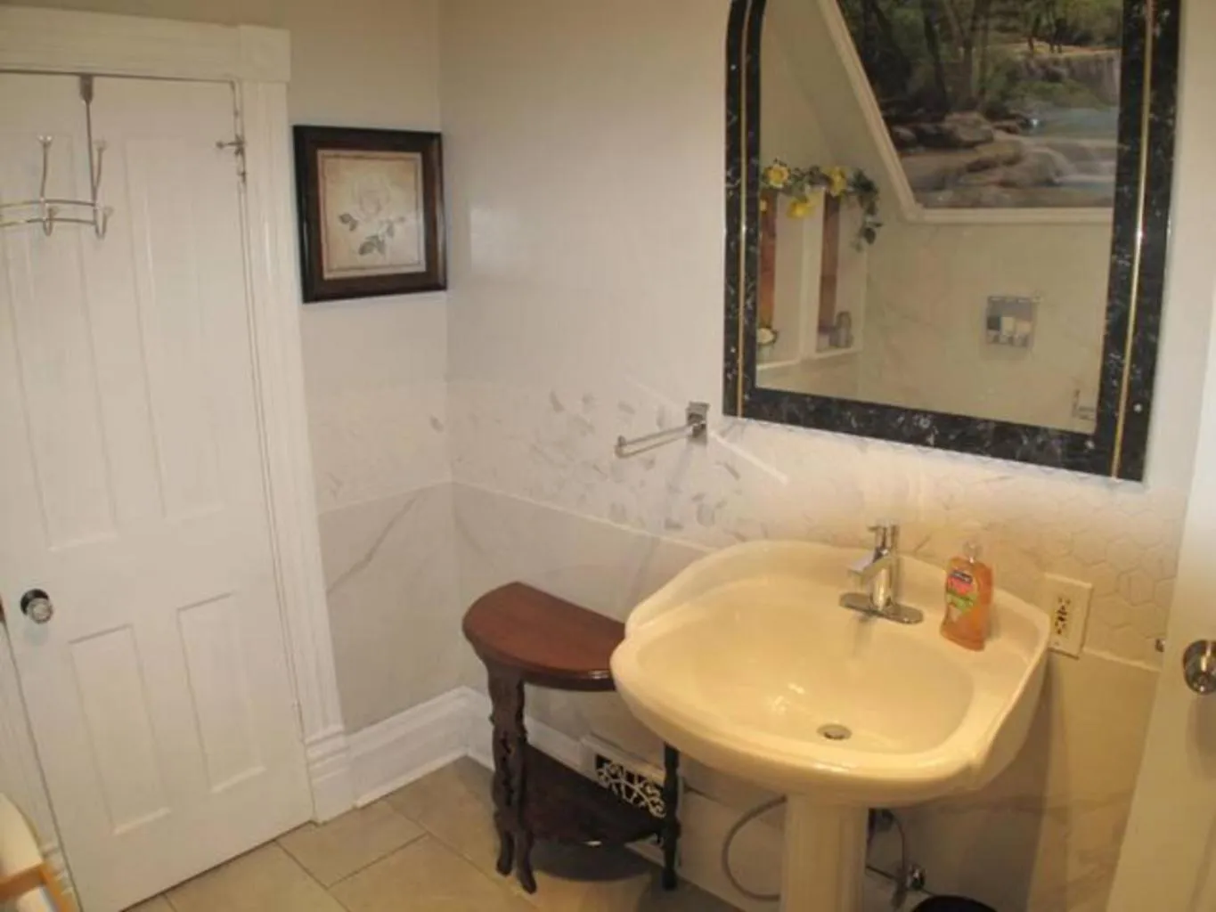 Bathroom in Wolseley the heart of the city !