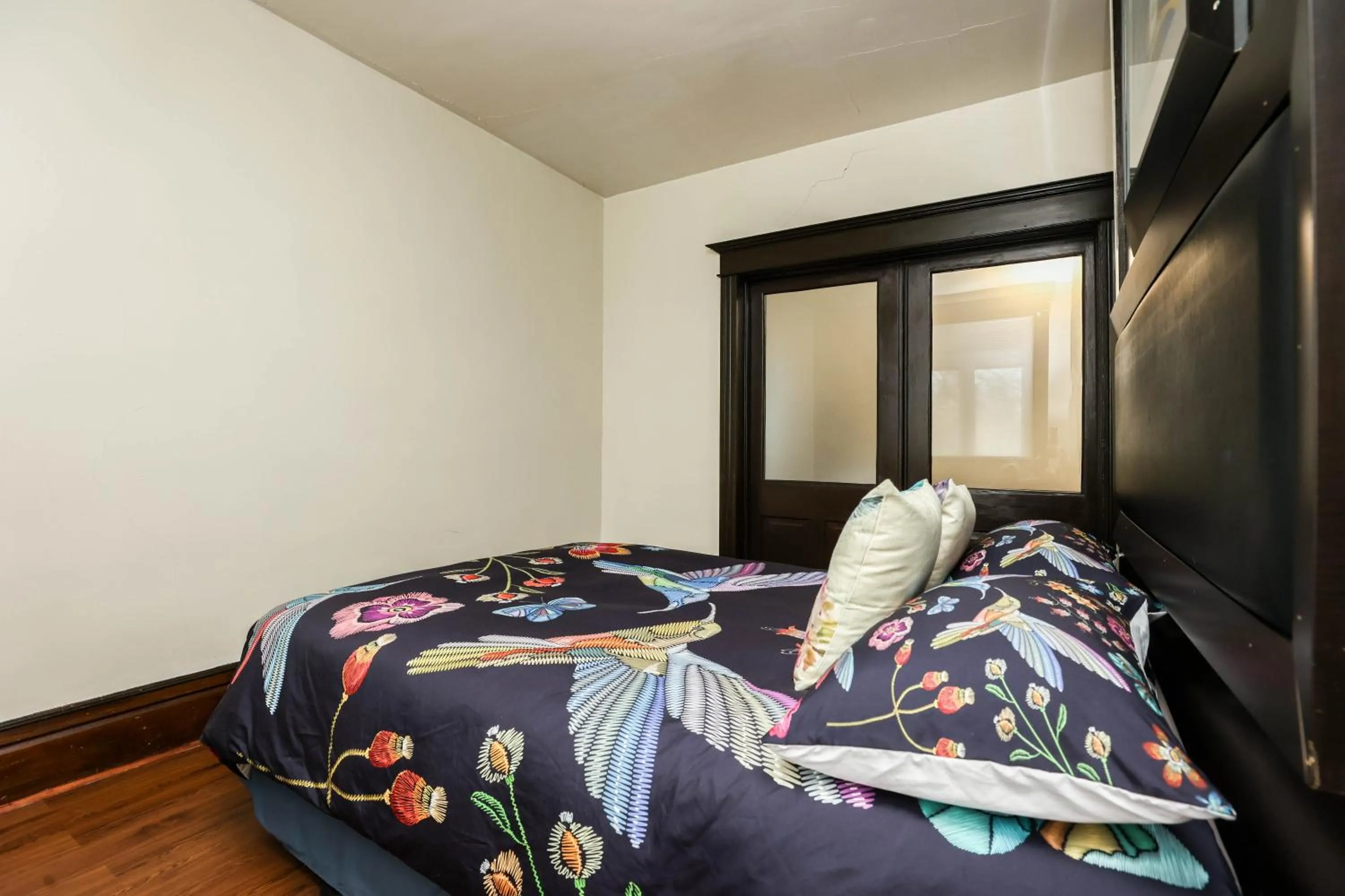 Bed in Wolseley the heart of the city !