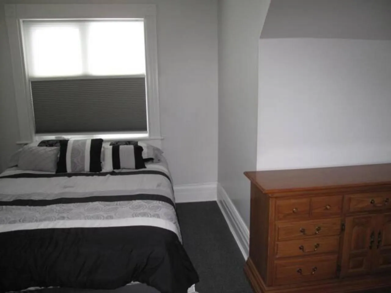 Bedroom, Bed in Wolseley the heart of the city !