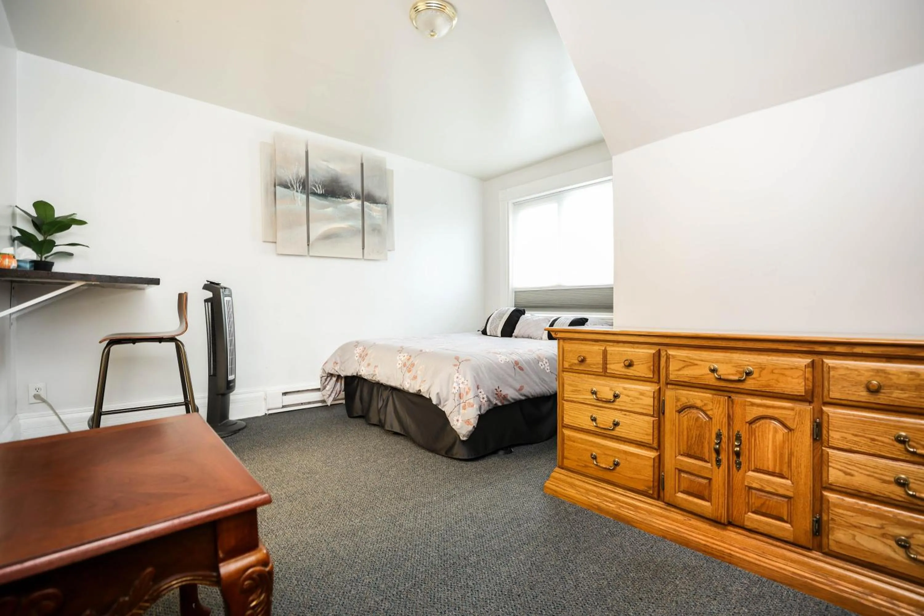 Bedroom, Bed in Wolseley the heart of the city !