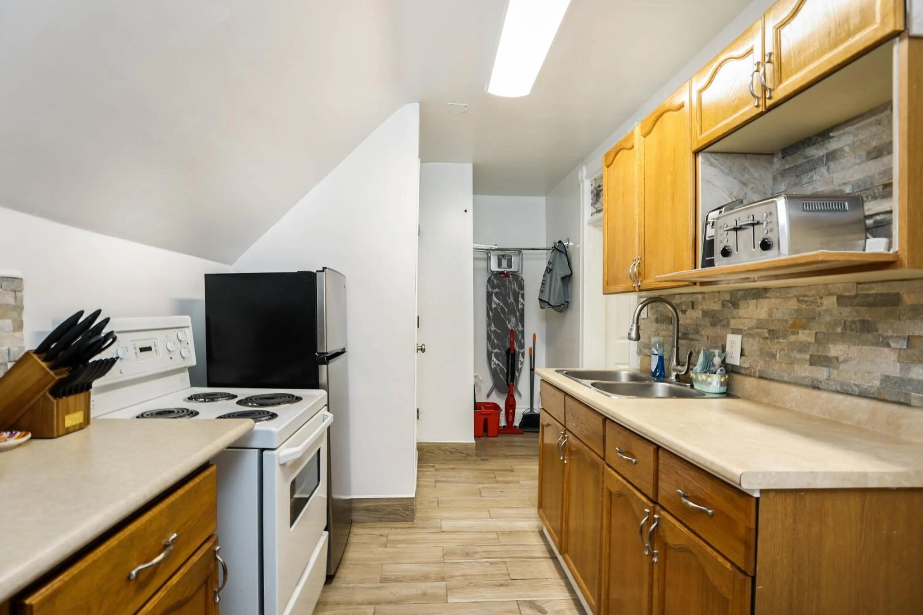 Kitchen or kitchenette in Wolseley the heart of the city !