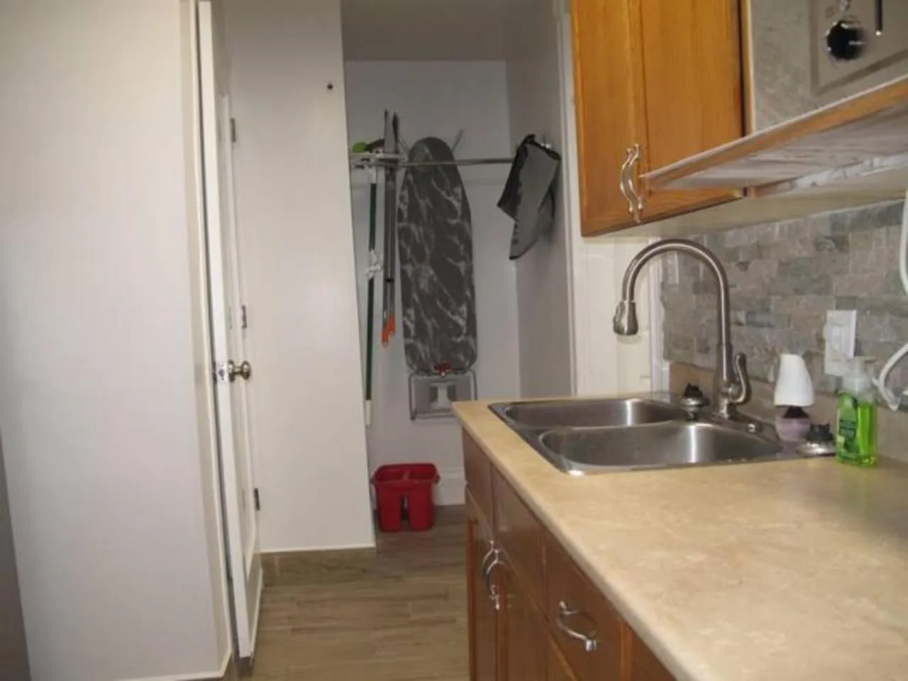 Kitchen or kitchenette in Wolseley the heart of the city !