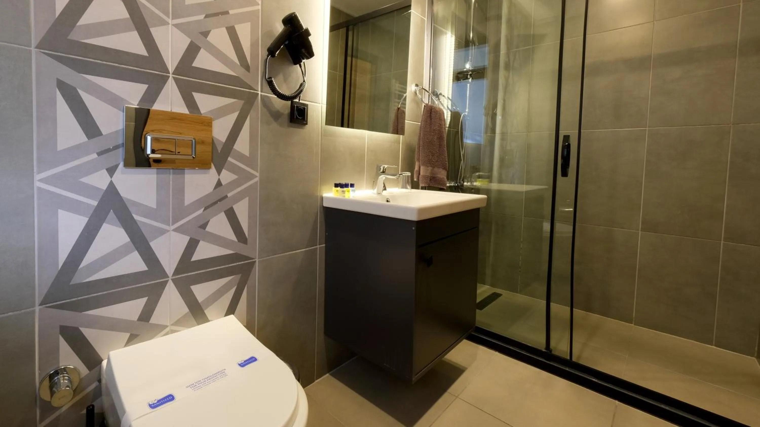 Shower in Sirius Hotel Deluxe