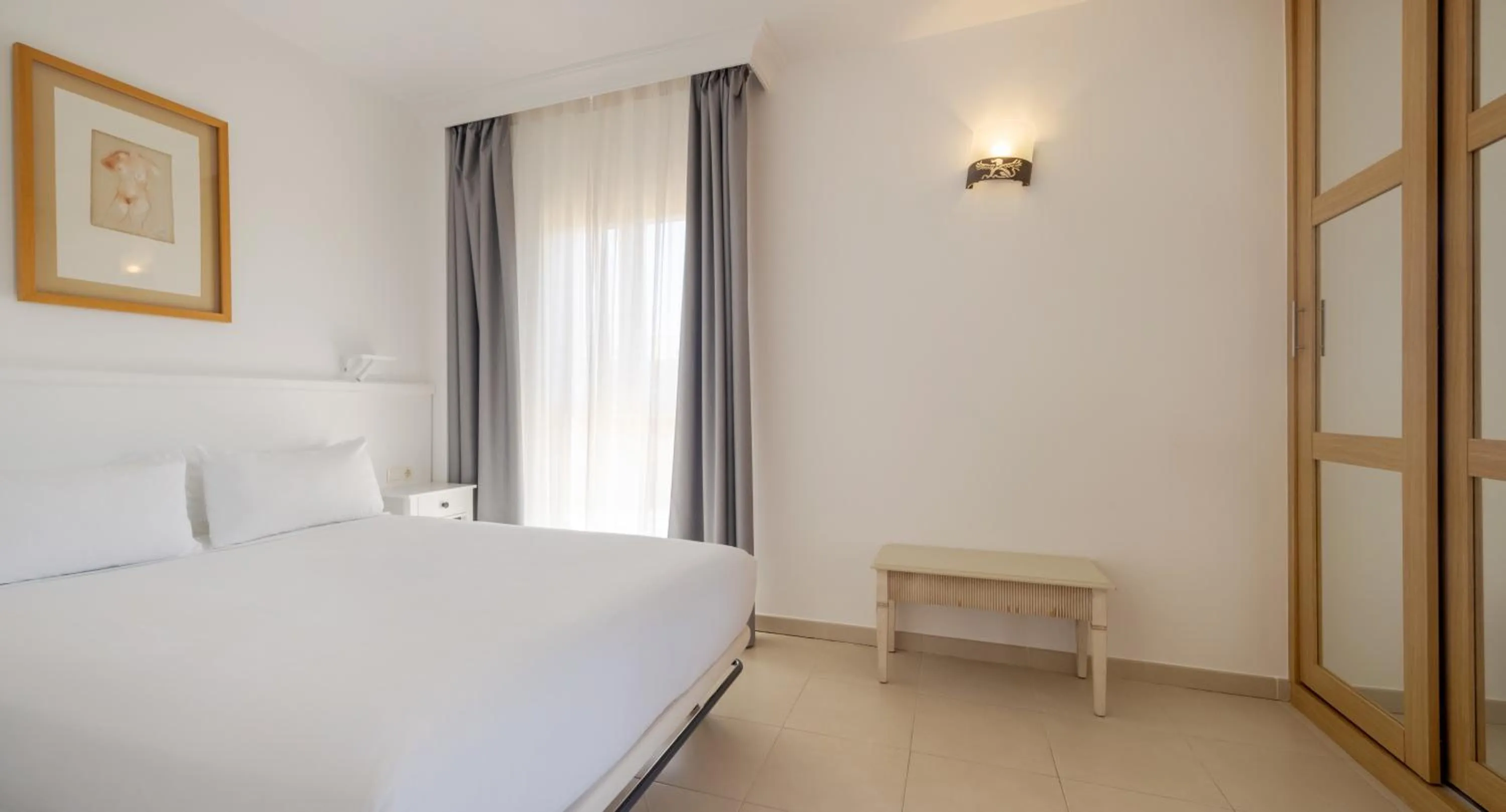 Bedroom, Bed in Ilunion Sancti Petri