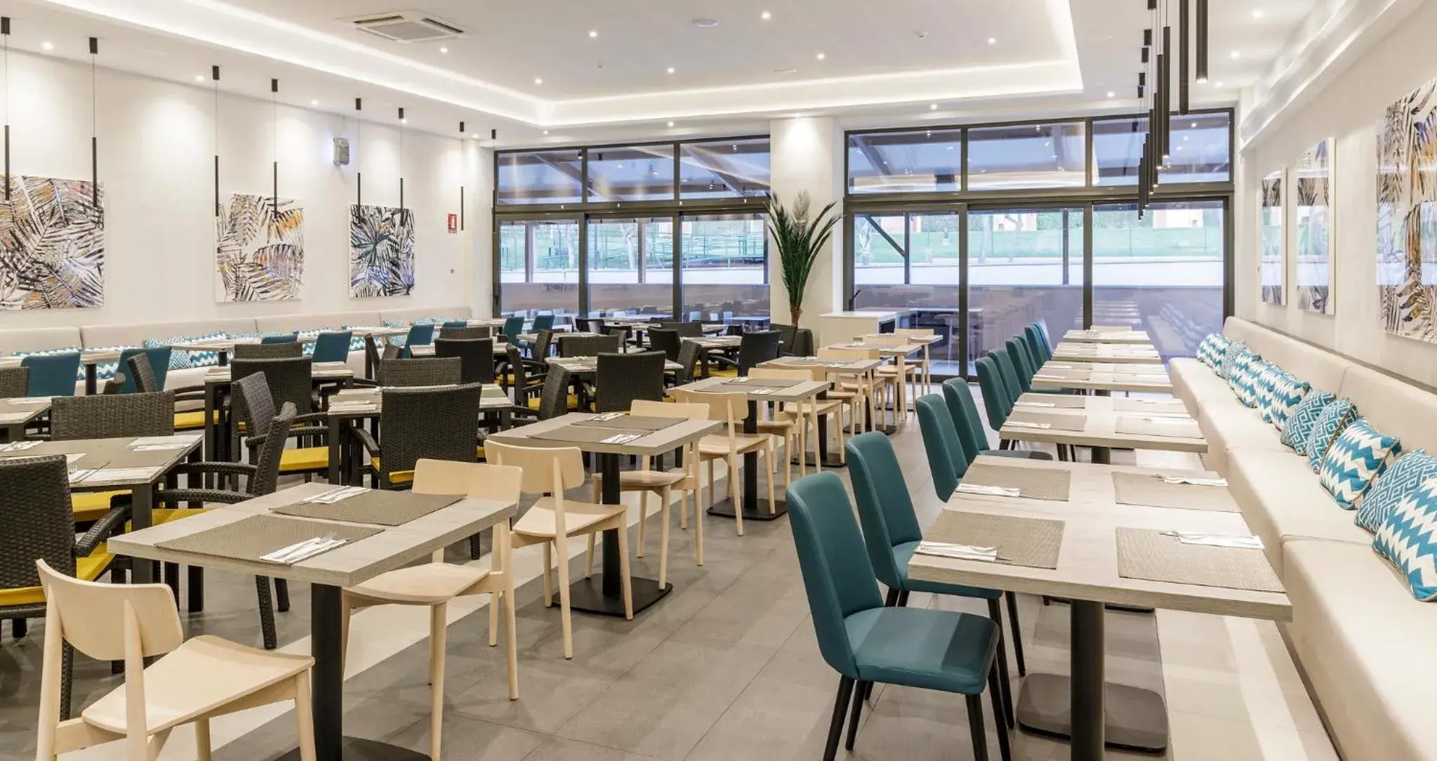 Restaurant/places to eat in Ilunion Sancti Petri Restaurant/places to eat in Ilunion Sancti Petri