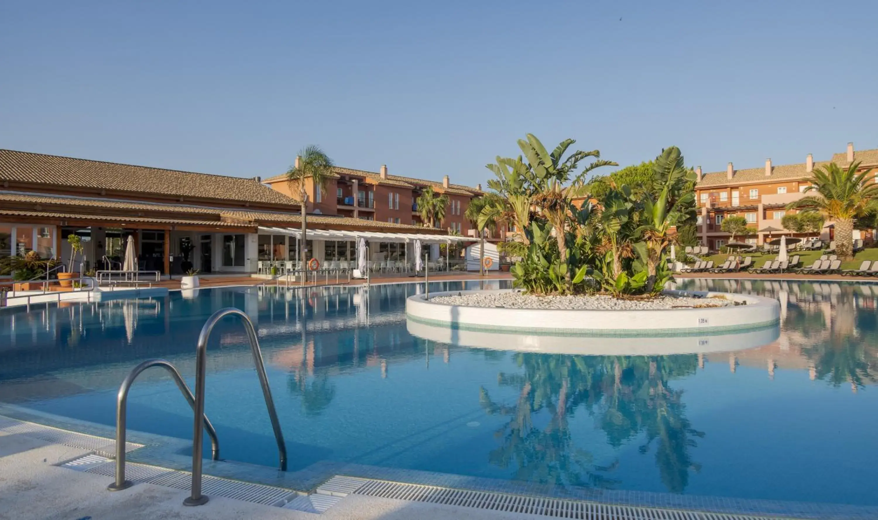 Swimming pool in Ilunion Sancti Petri Swimming pool in Ilunion Sancti Petri