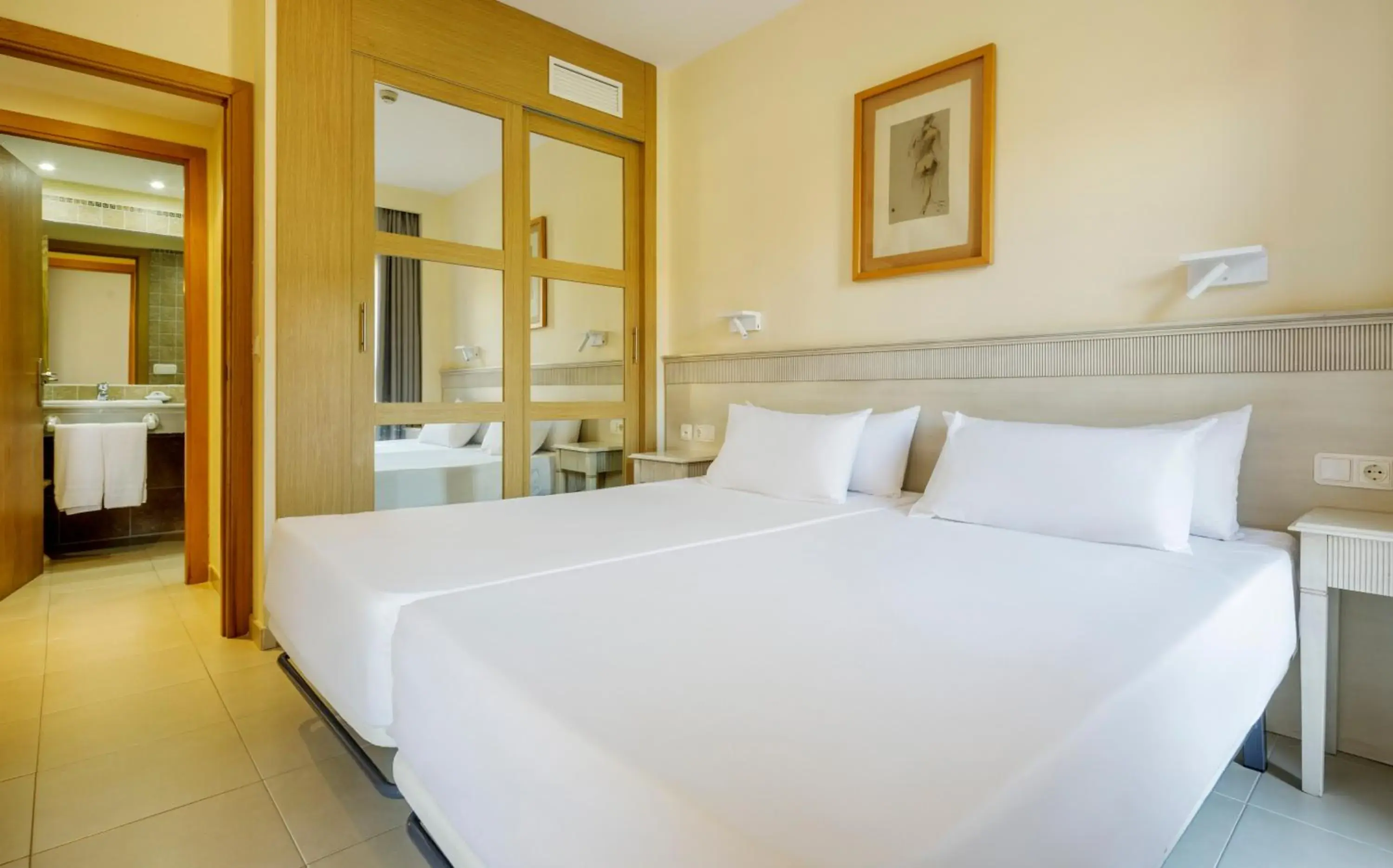 Bedroom, Bed in Ilunion Sancti Petri Bedroom, Bed in Ilunion Sancti Petri