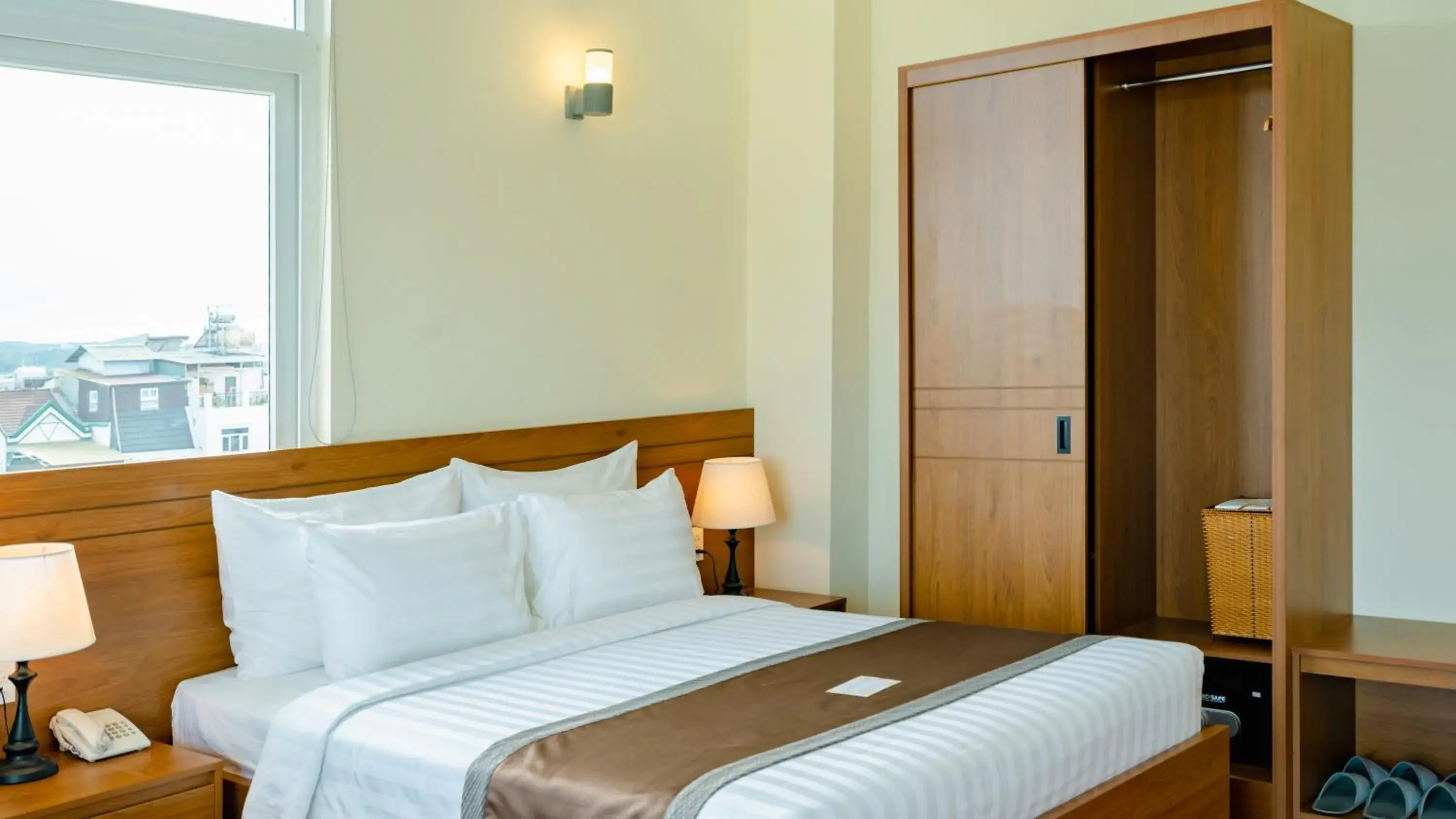 Property building, Bed in Bombo DaLat Hotel Property building, Bed in Bombo DaLat Hotel