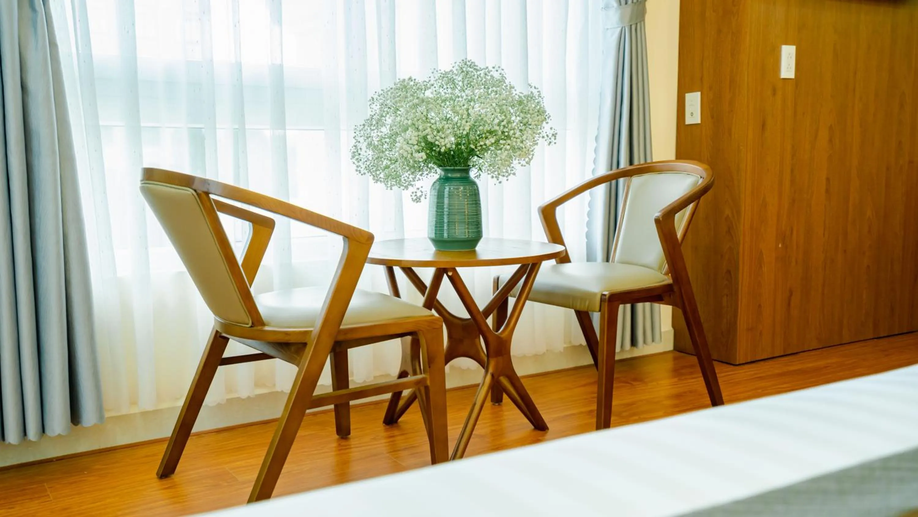 Photo of the whole room in Bombo DaLat Hotel