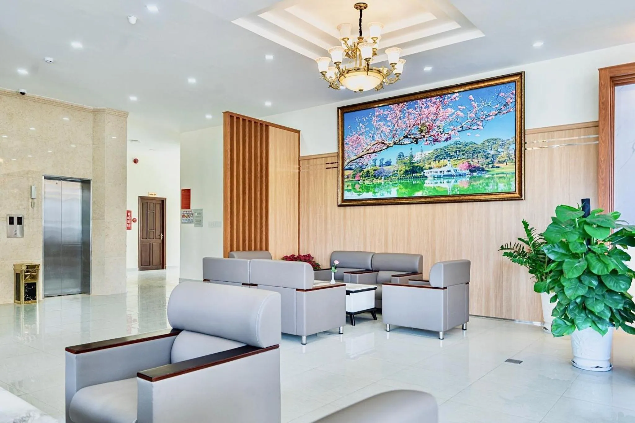 Communal lounge/ TV room in Bombo DaLat Hotel