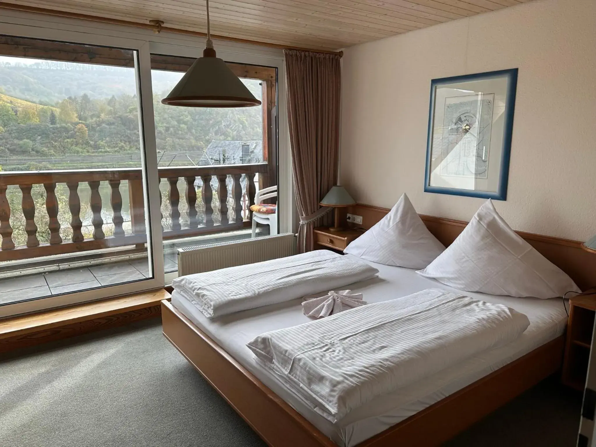 Deluxe Double Room with Balcony in Mike‘s Mosel Lodge Deluxe Double Room with Balcony in Mike‘s Mosel Lodge