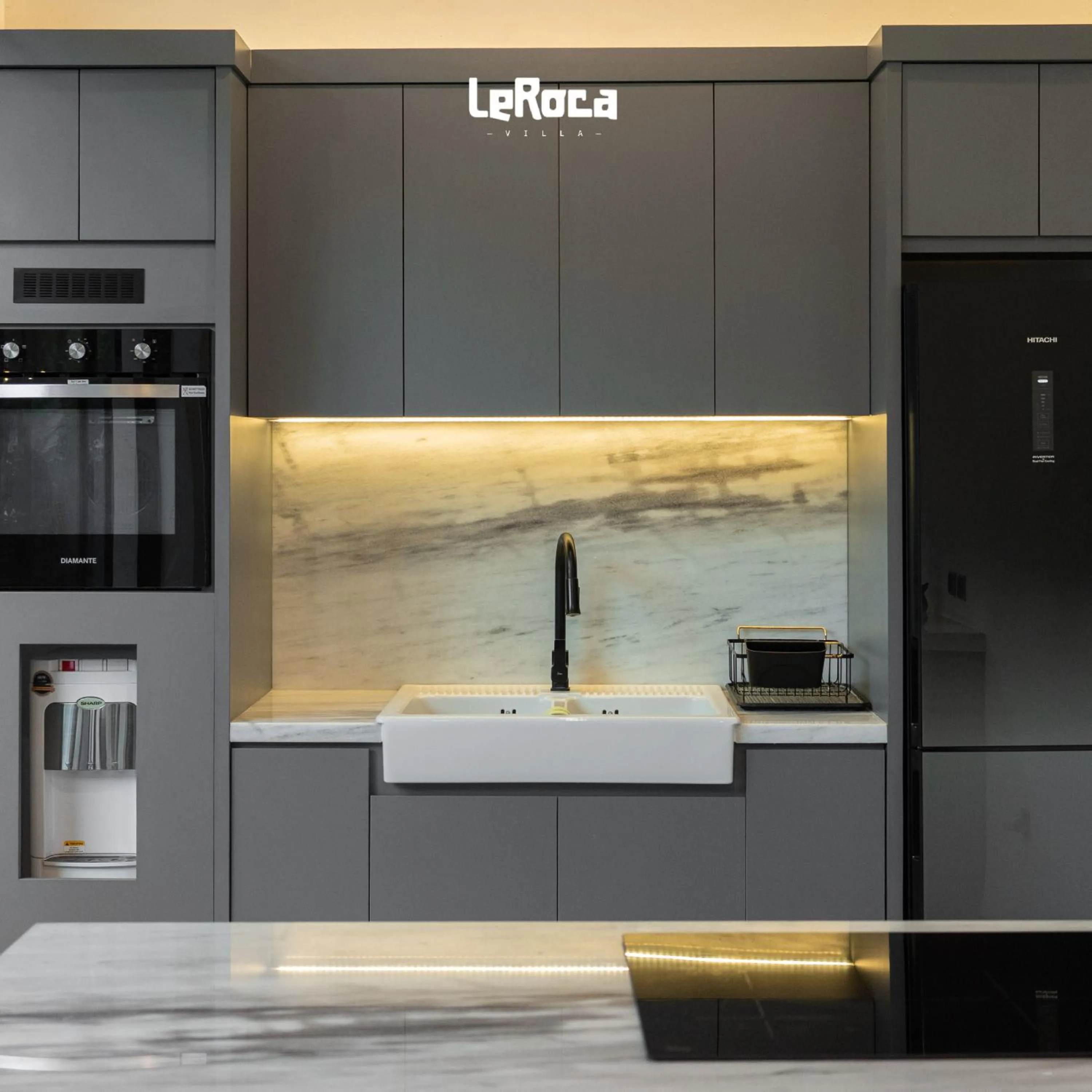 Kitchen or kitchenette in LeRoca Villa