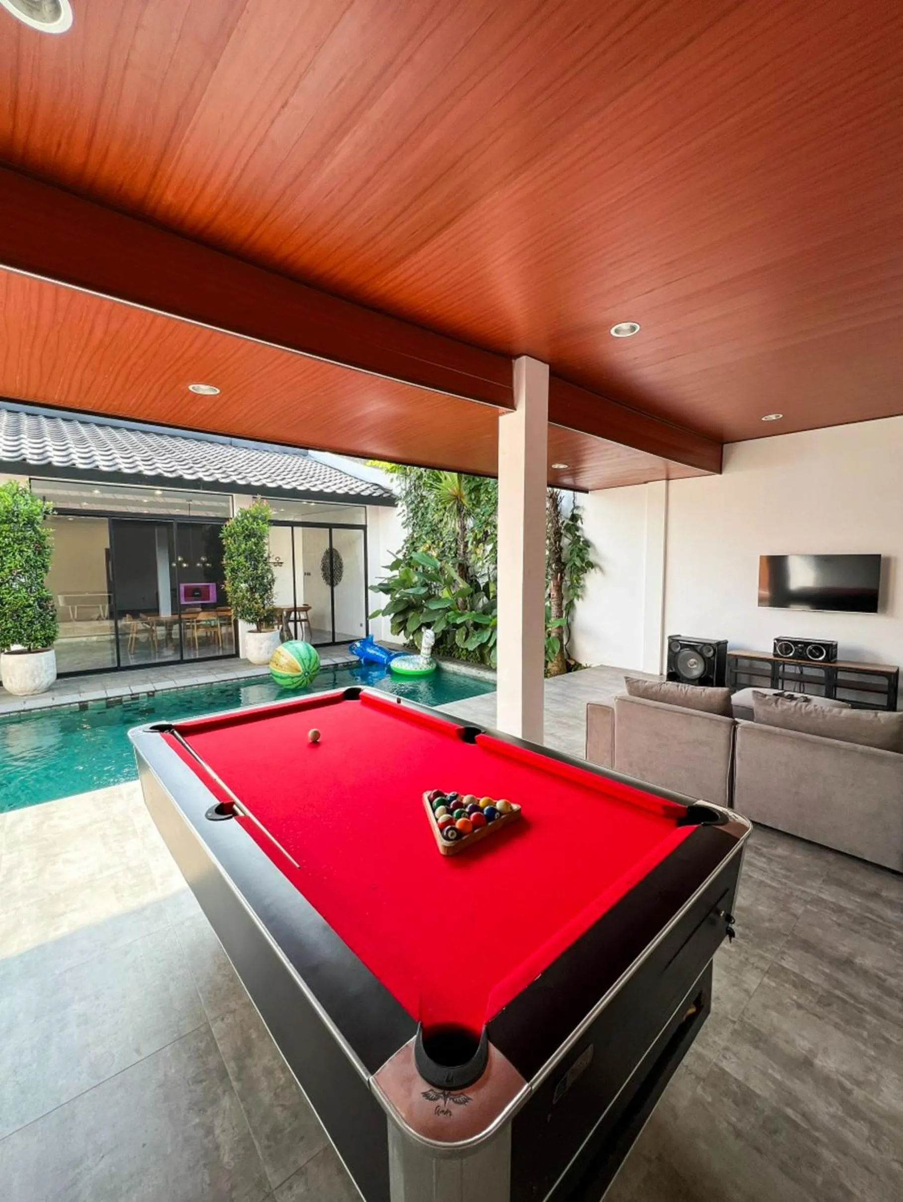 Billiard in LeRoca Villa