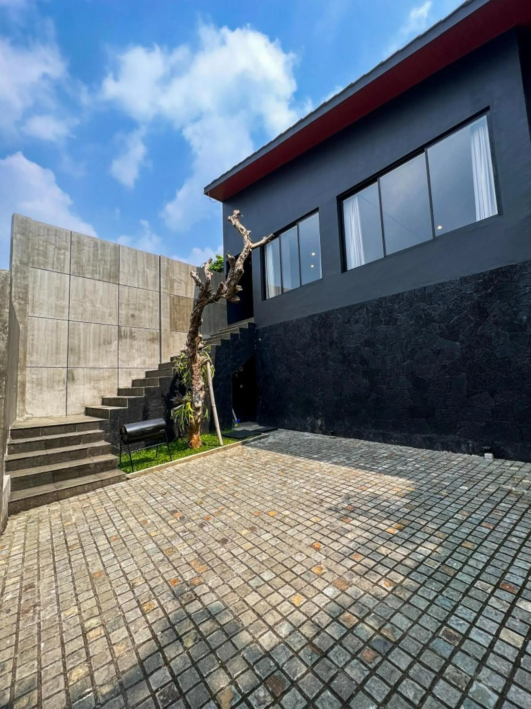 Property building in LeRoca Villa