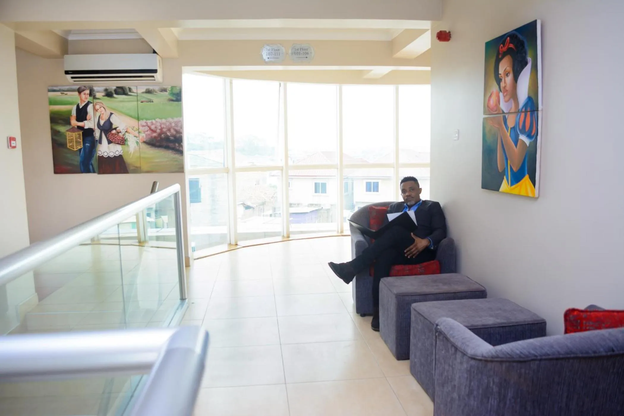 Seating area in Mendiata Hotel