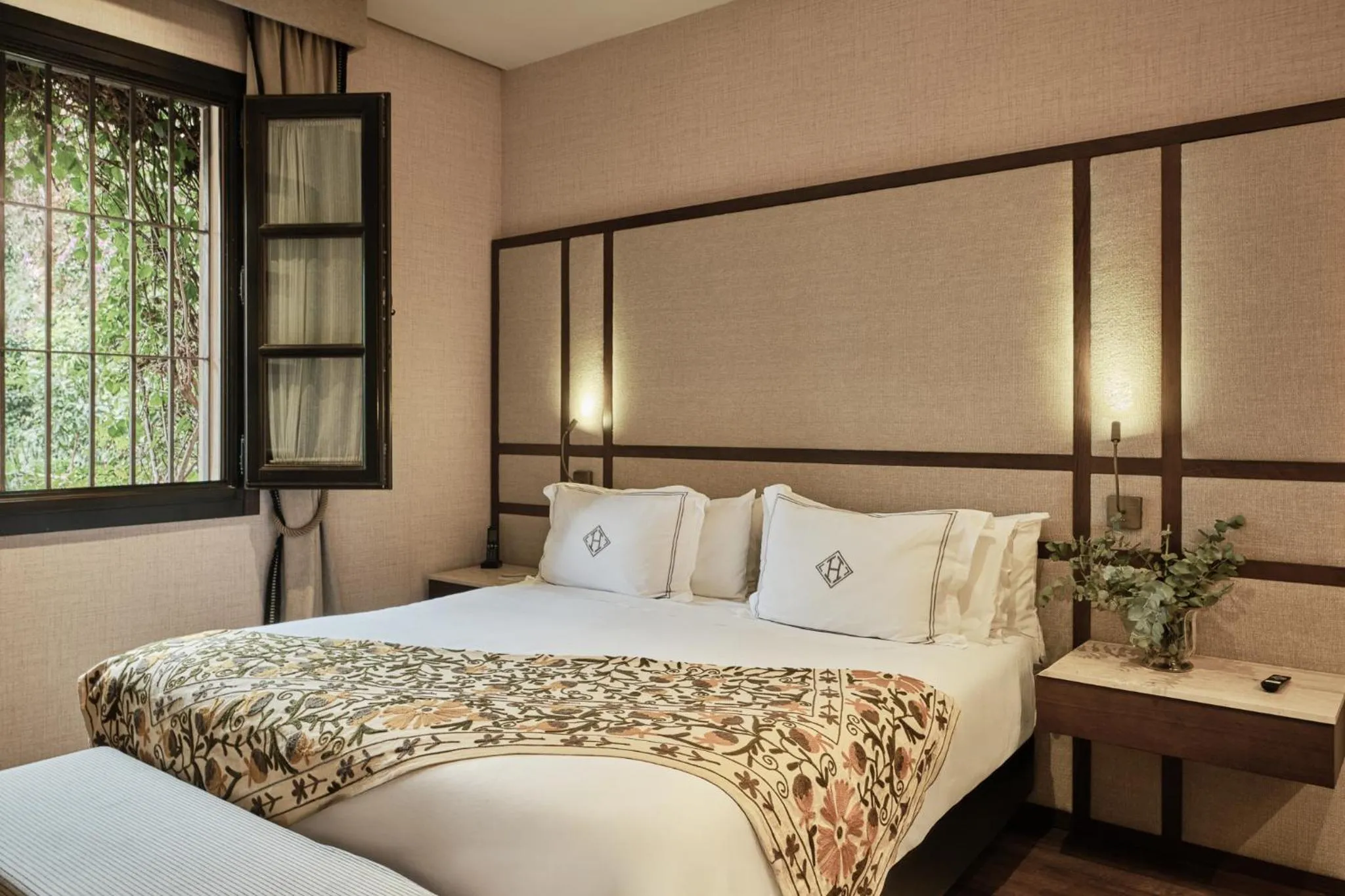 Bed in Hospes Palacio del Bailio, a Member of Design Hotels