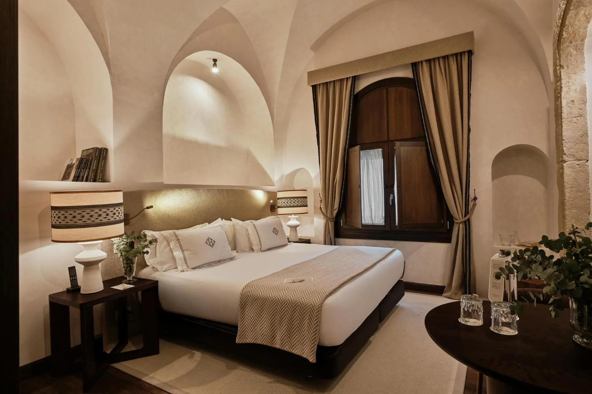 Bed in Hospes Palacio del Bailio, a Member of Design Hotels