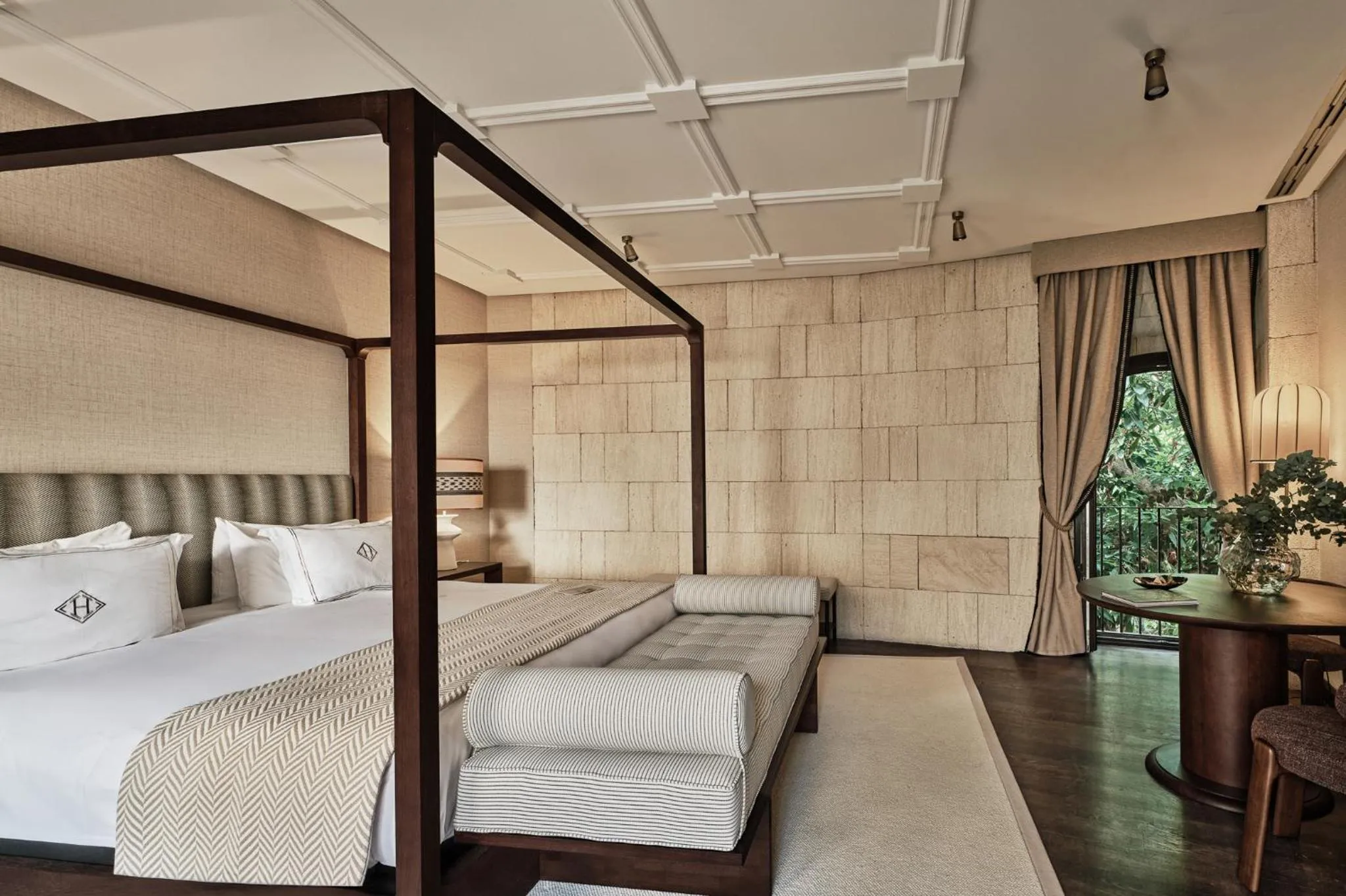 Bed in Hospes Palacio del Bailio, a Member of Design Hotels